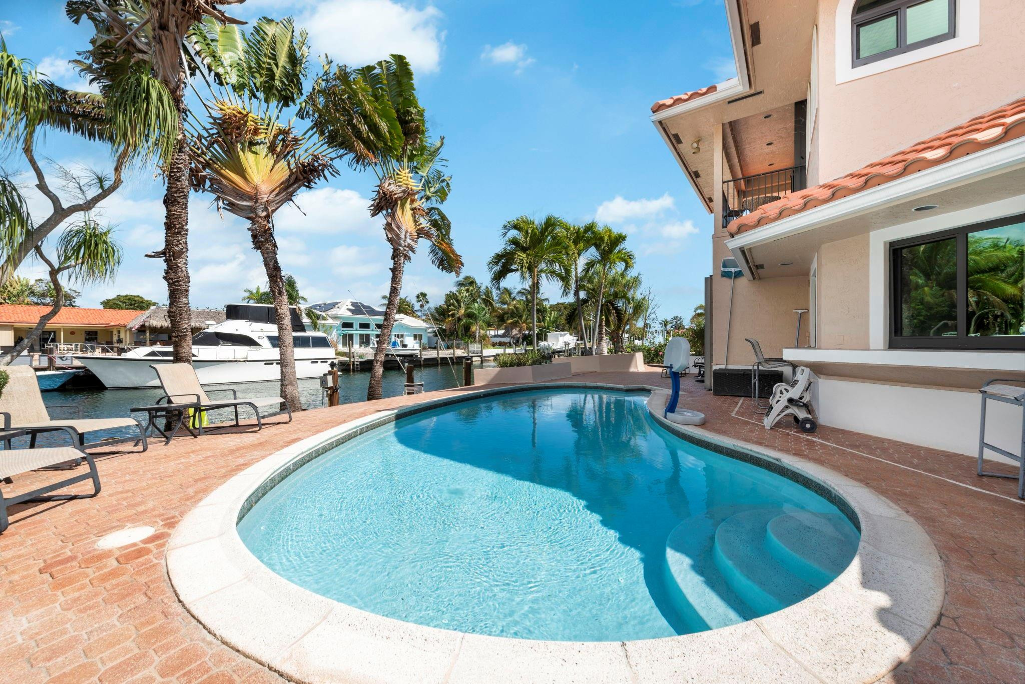 Santamaria Harbor 28-27 B - Residential