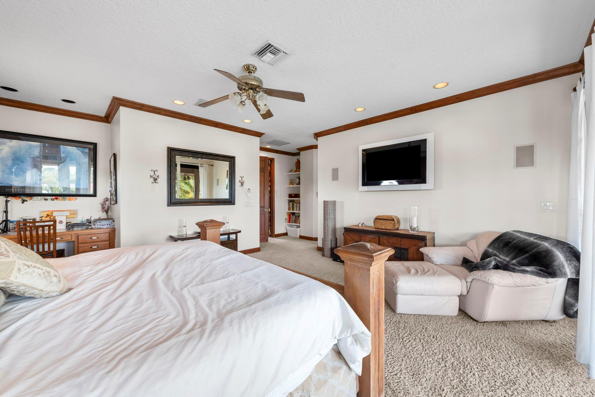 Santamaria Harbor 28-27 B - Residential