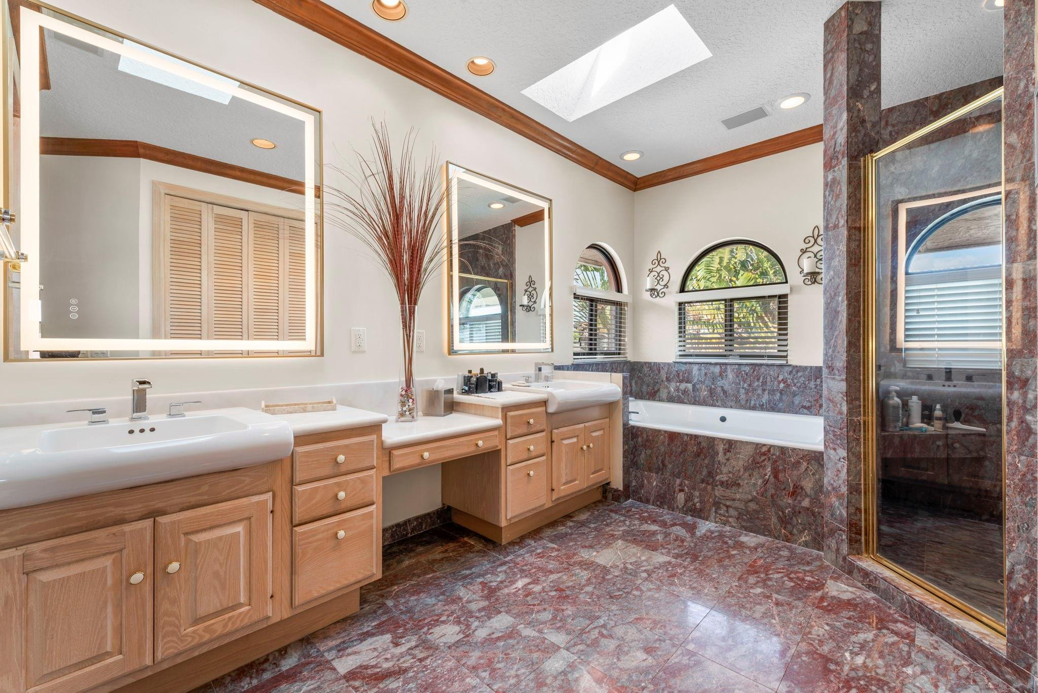 Santamaria Harbor 28-27 B - Residential