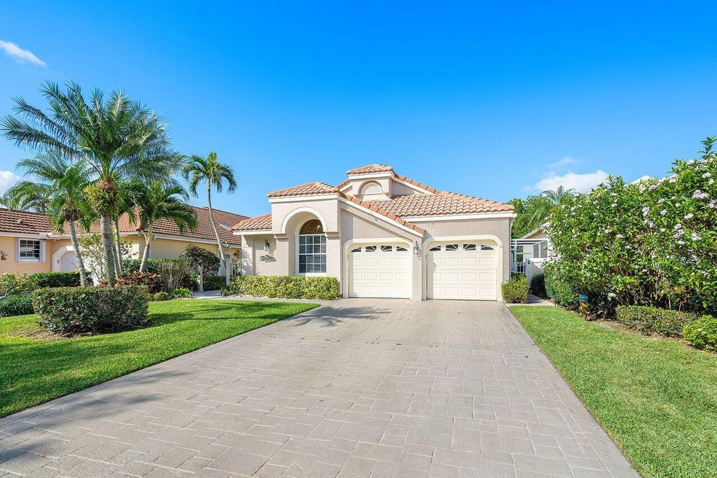 Photo of 12790 Oak Knoll Drive, Palm Beach Gardens, FL 33418 (MLS # R10968756)