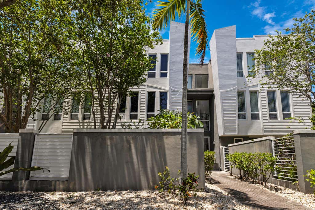 Photo of 711 SE 16th Court, Fort Lauderdale, FL 33316 (MLS # B26057911)