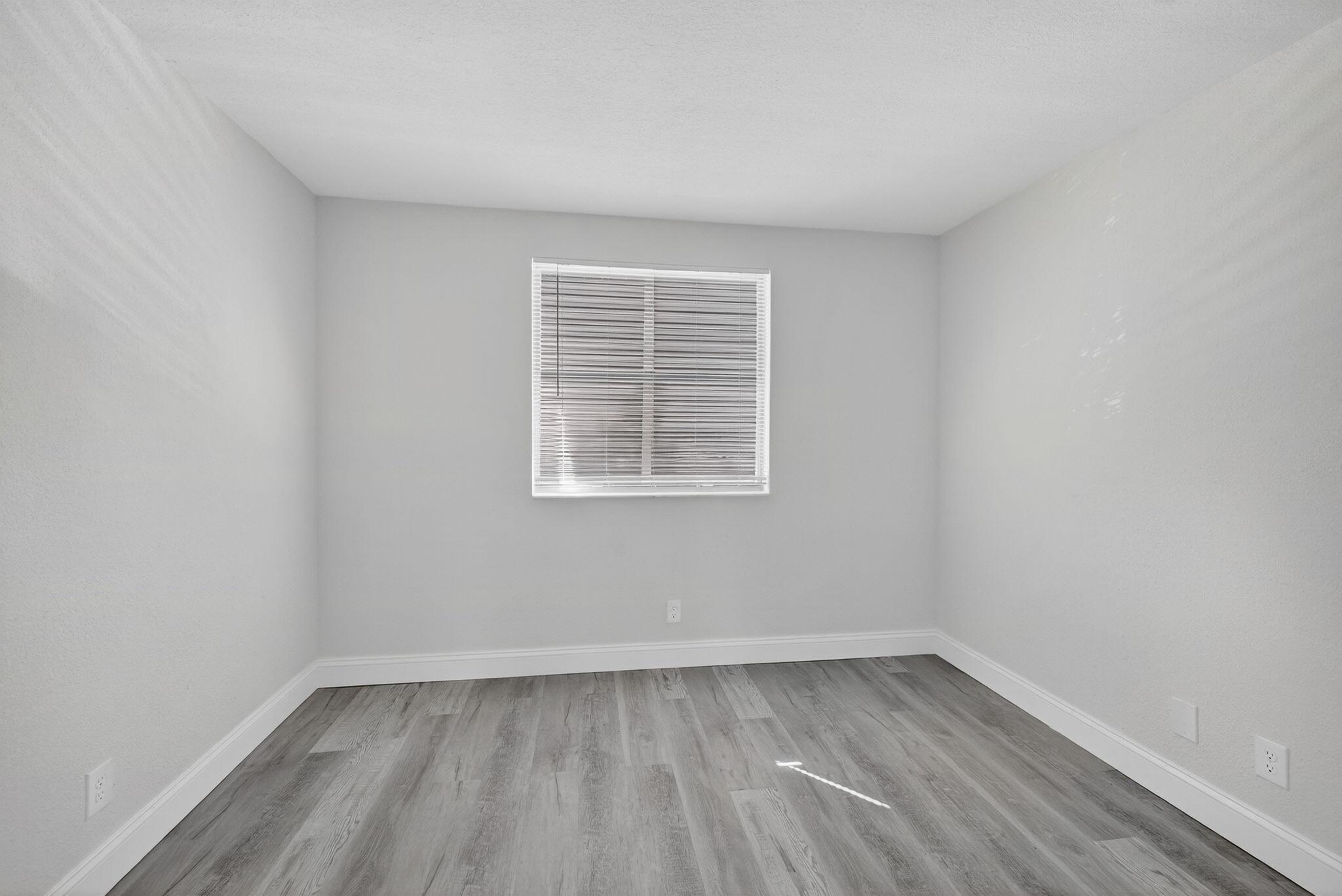 WOODLAKE SHORES - Residential