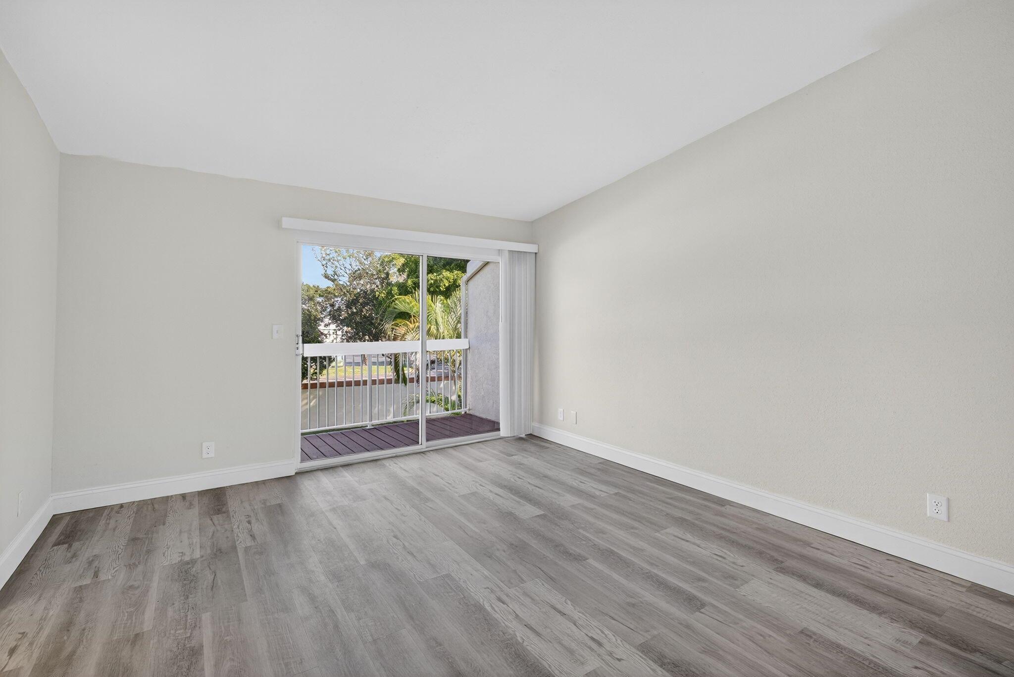 WOODLAKE SHORES - Residential