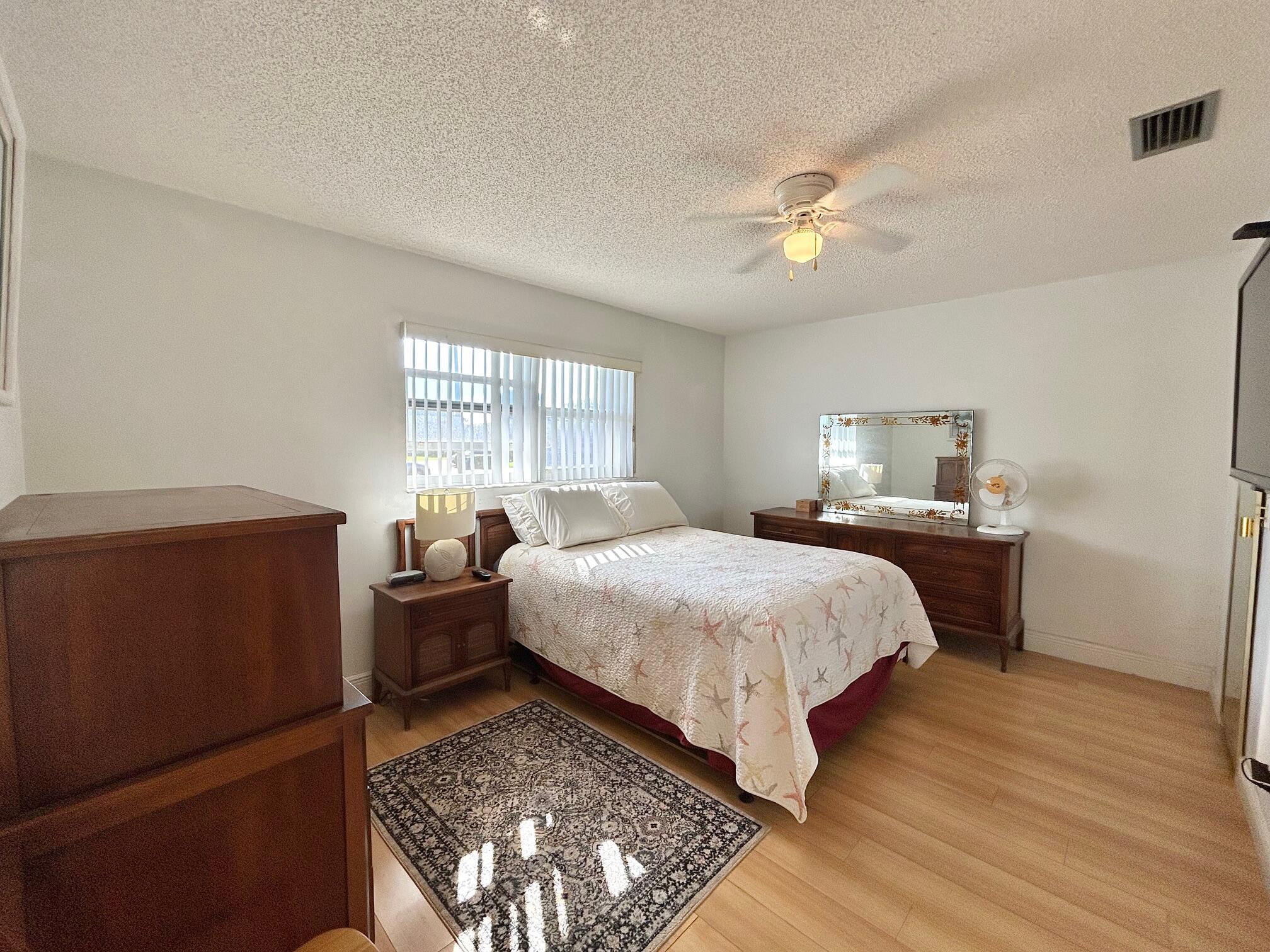 CRESTHAVEN CONDO TOWNHOME - Residential