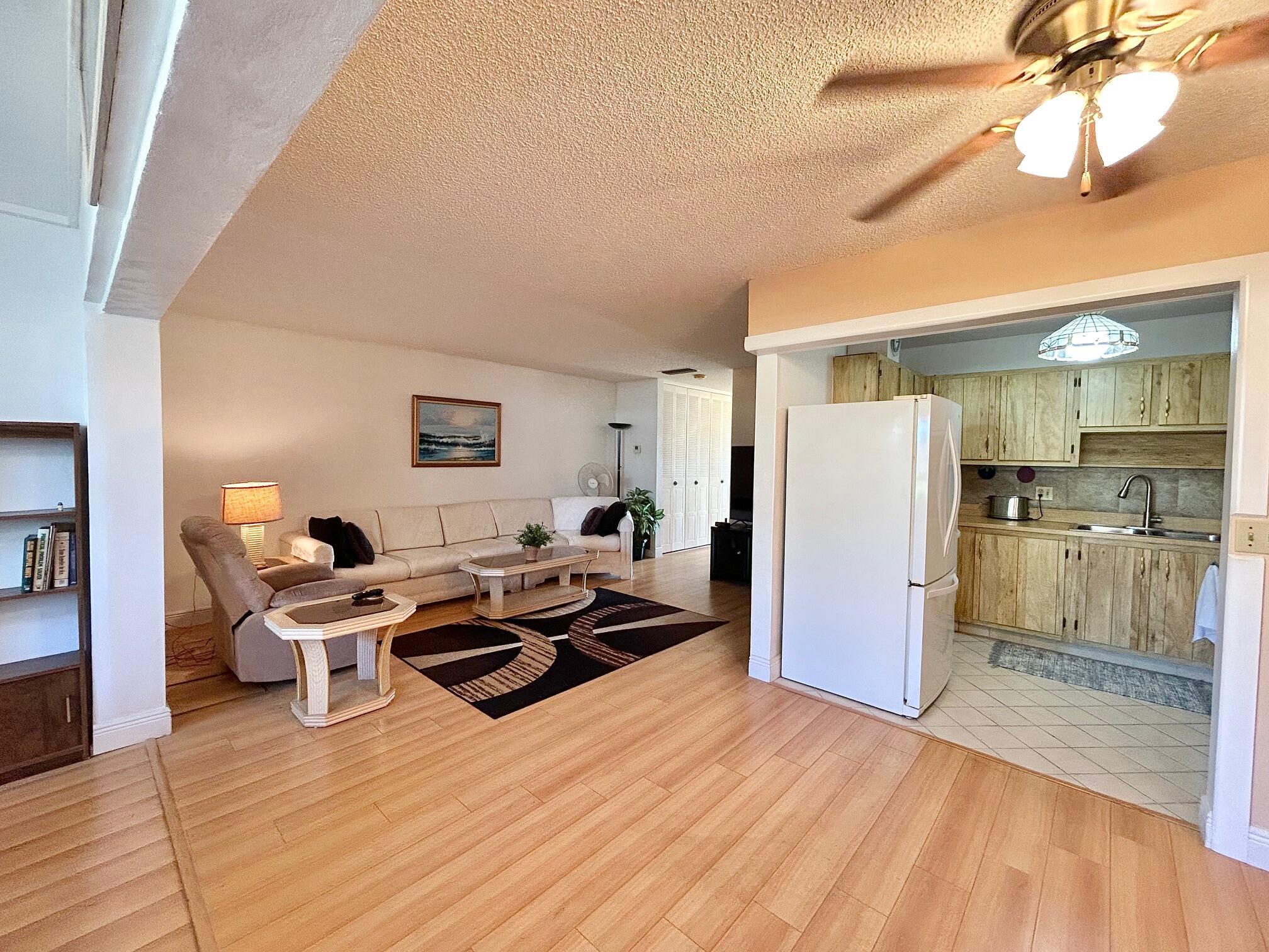 CRESTHAVEN CONDO TOWNHOME - Residential