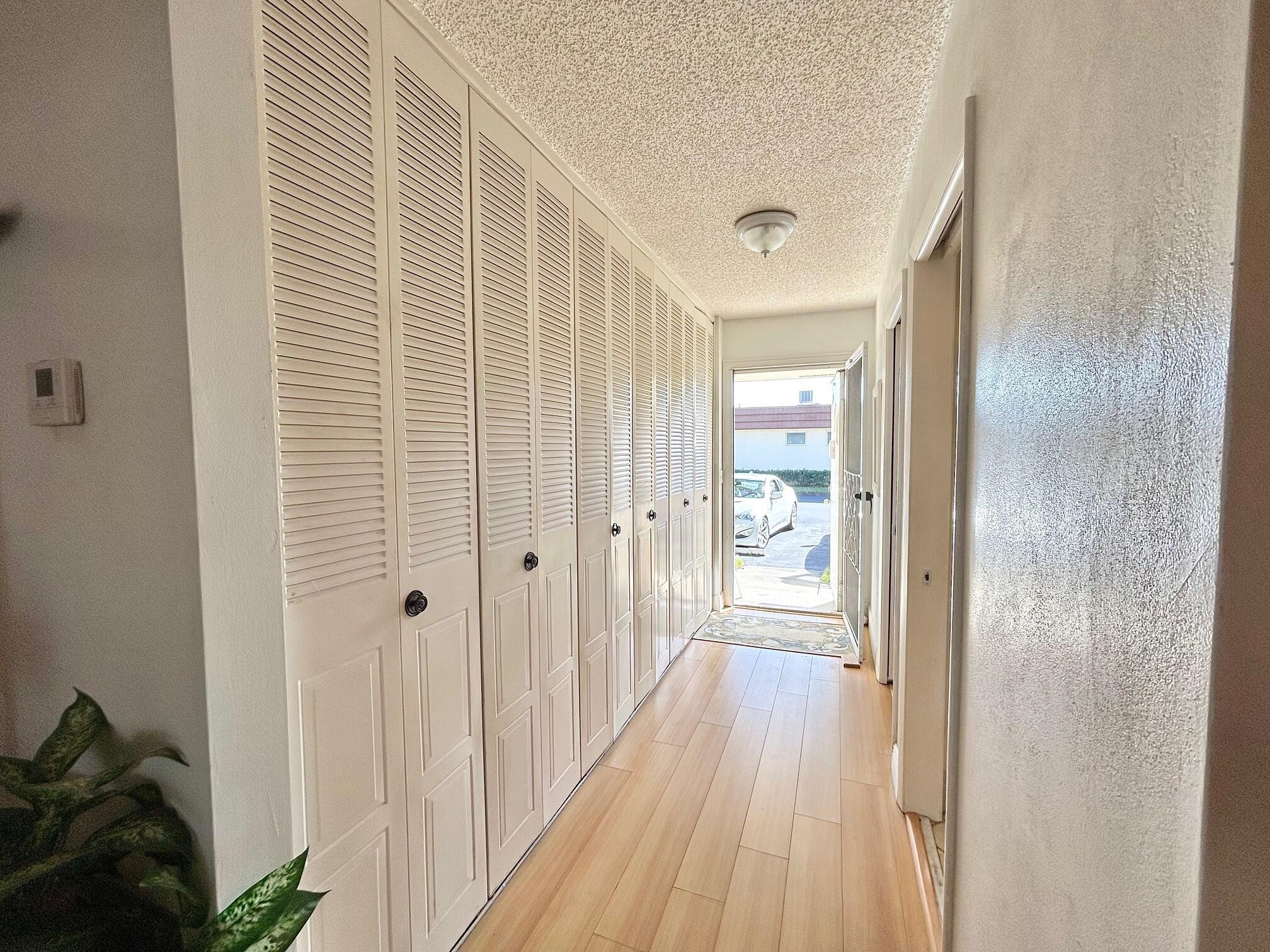 CRESTHAVEN CONDO TOWNHOME - Residential