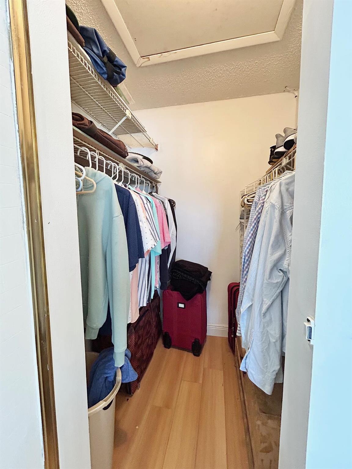 CRESTHAVEN CONDO TOWNHOME - Residential