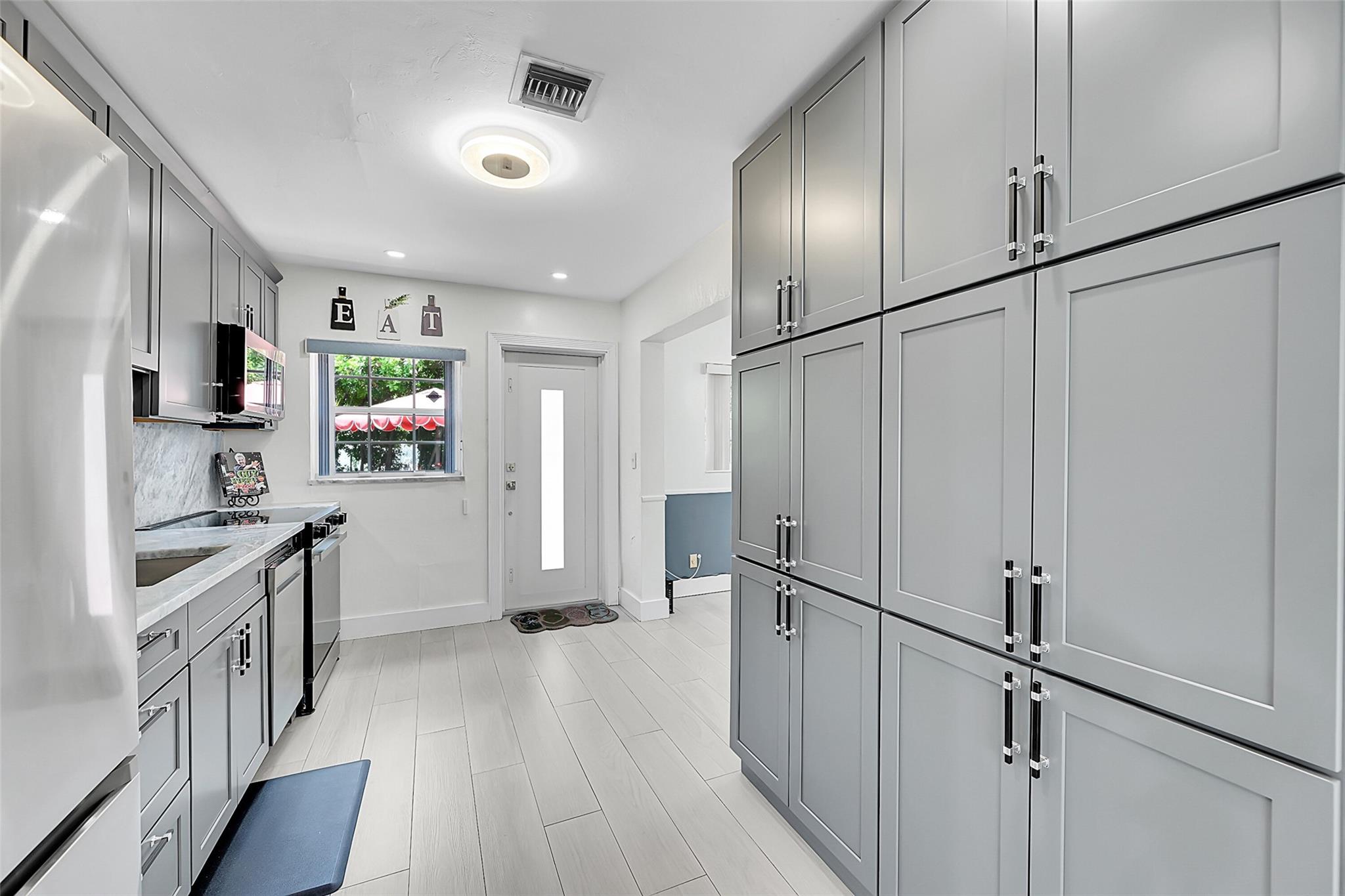 230 NW 52nd Ct