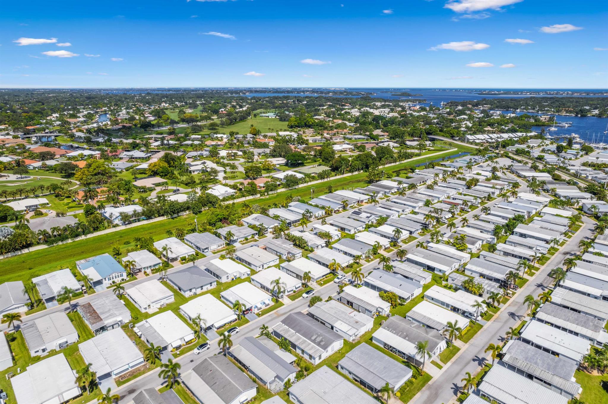 4300 SE Saint Lucie Boulevard 202, Stuart, FL, 34997/$275,000 3 4300 SE Saint Lucie Boulevard 202