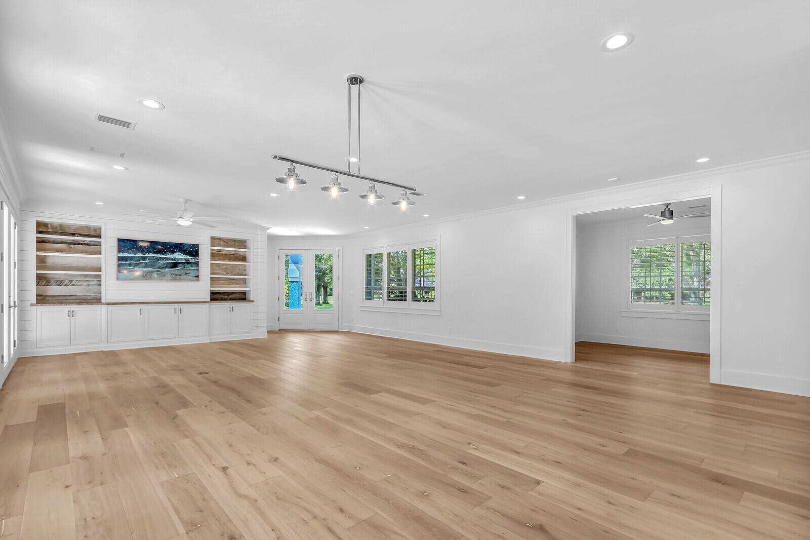 MID-RIVERS YACHT AND COUN - Residential