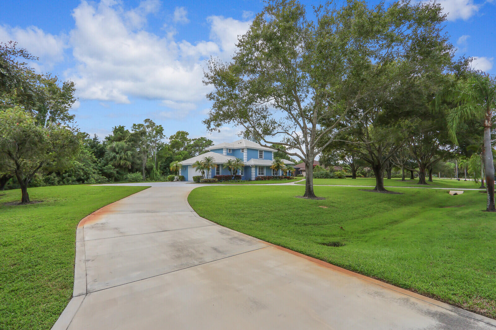 MID-RIVERS YACHT AND COUN - Residential