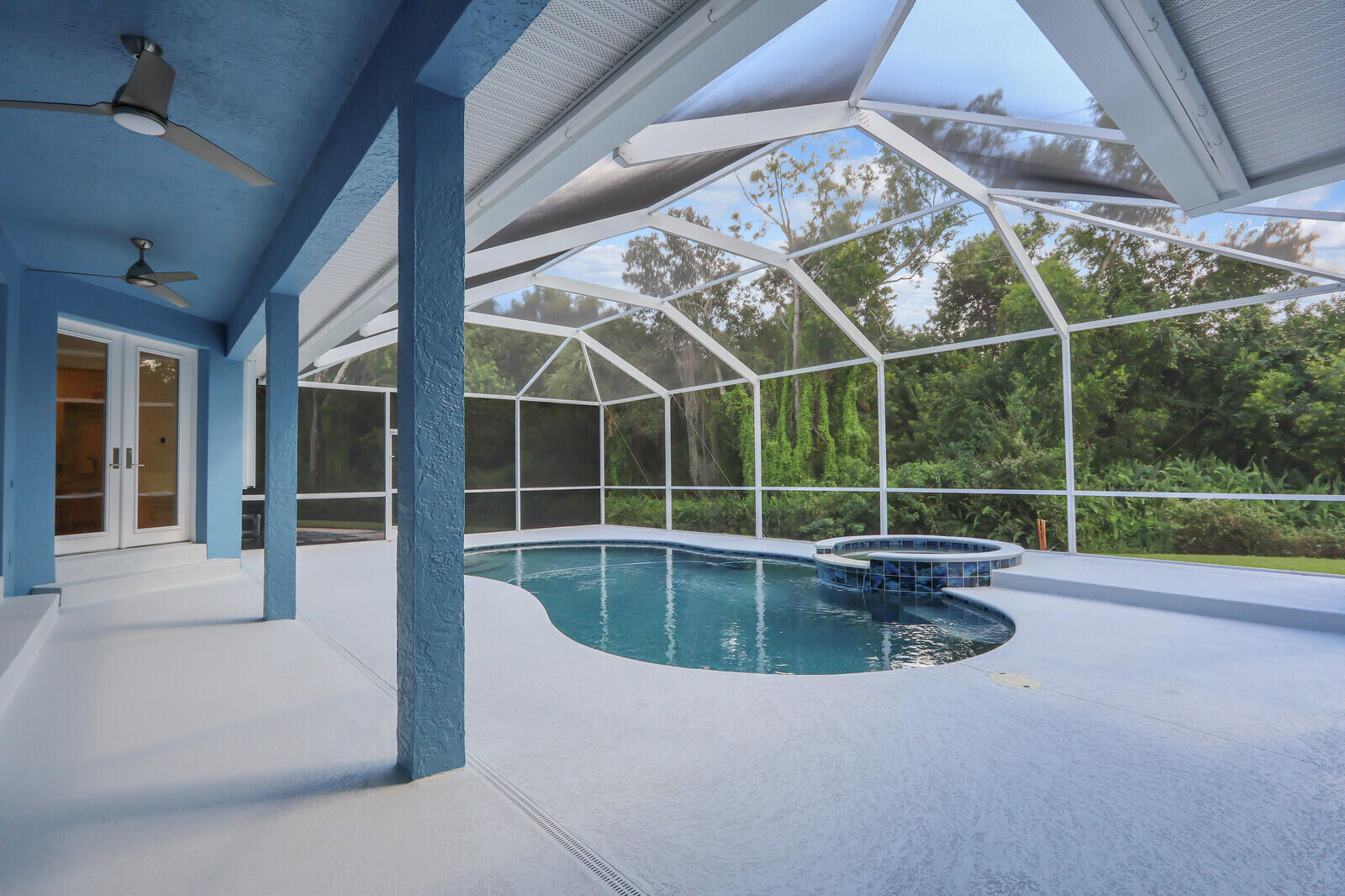MID-RIVERS YACHT AND COUN - Residential