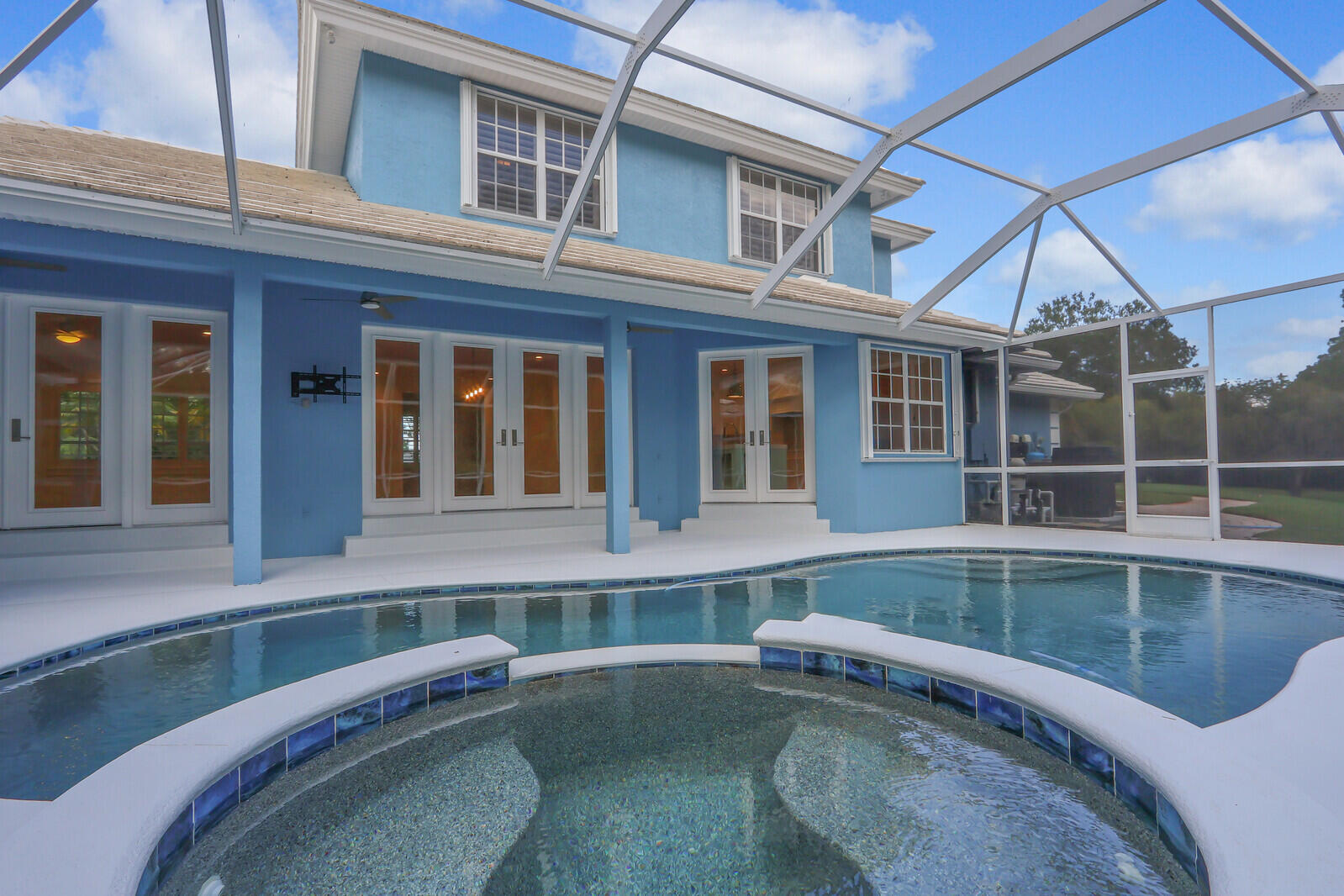 MID-RIVERS YACHT AND COUN - Residential