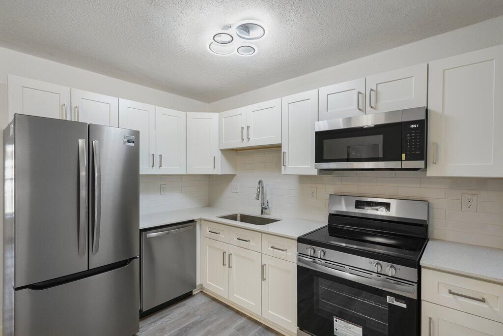 Photo of 911 SE Dolphin Drive, Stuart, FL 34996 (MLS # B26055827)