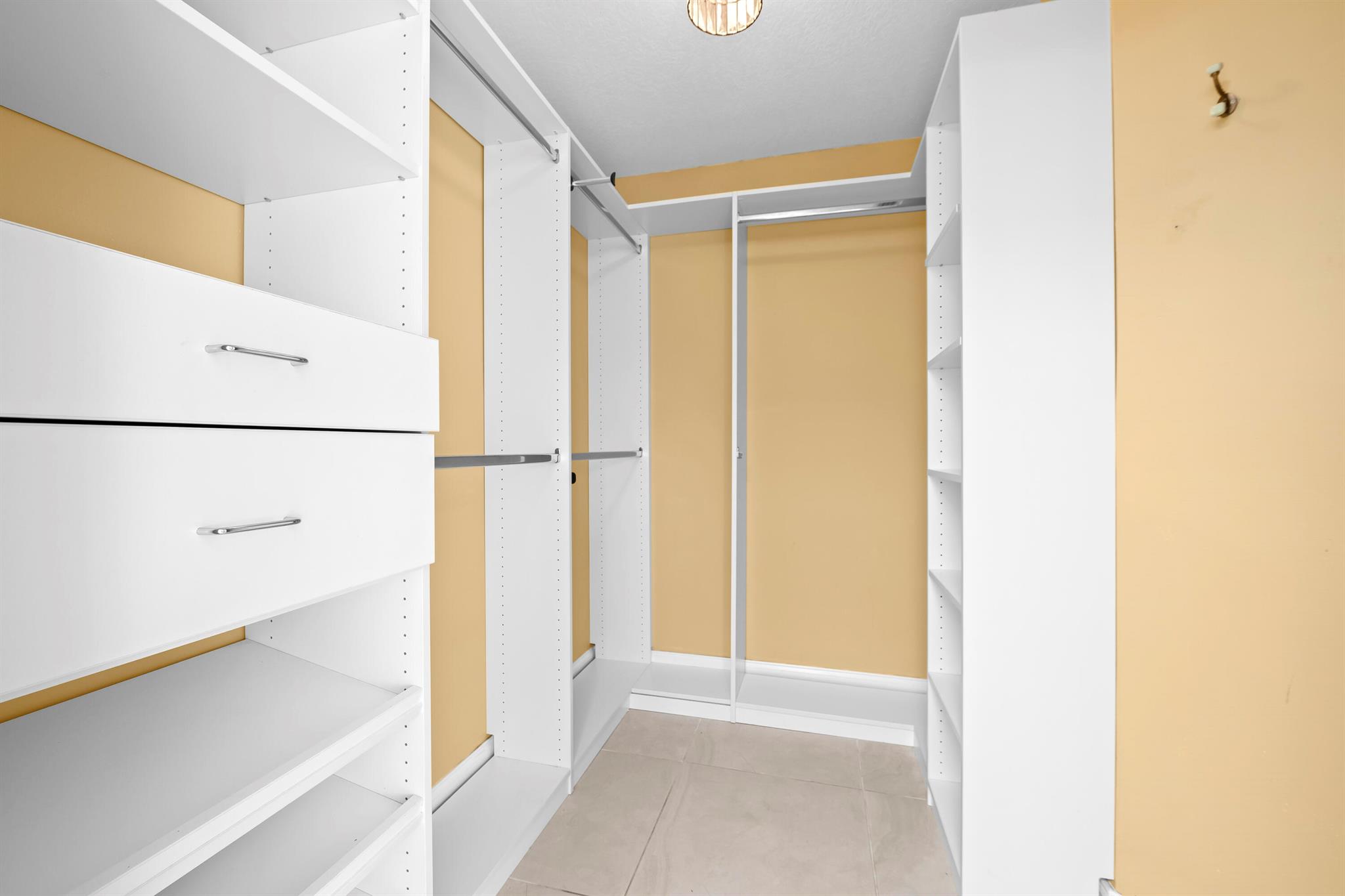 AMBERWOODS - Residential