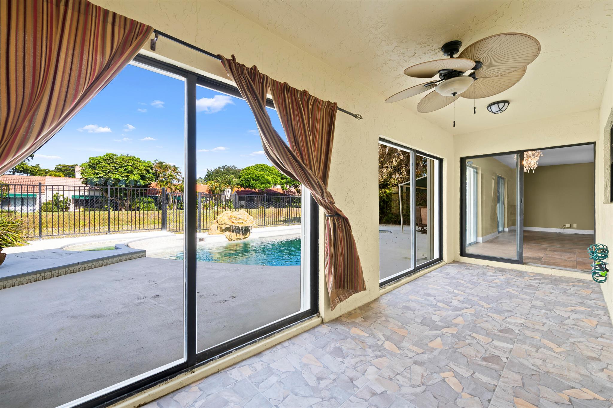 AMBERWOODS - Residential