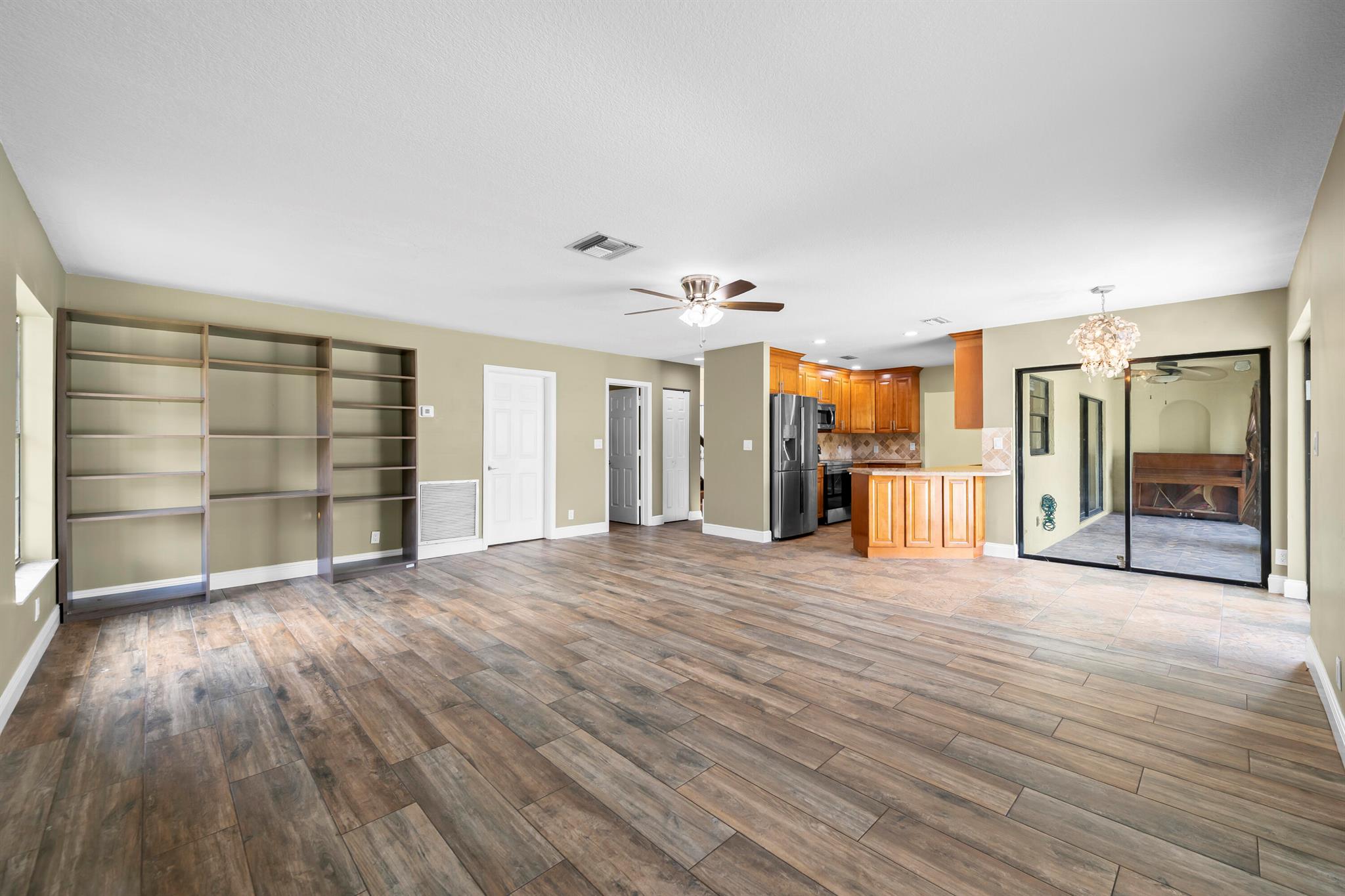 6361 Hollandaire Drive E