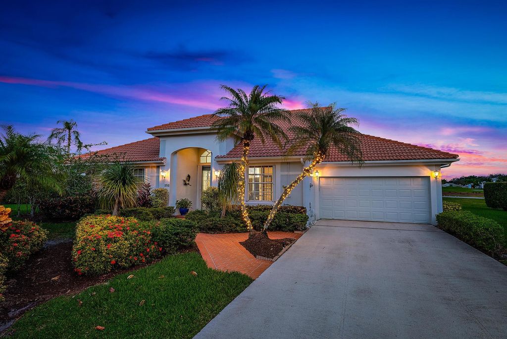 Photo of 252 Eagleton Estate Boulevard, Palm Beach Gardens, FL 33418 (MLS # R10940719)