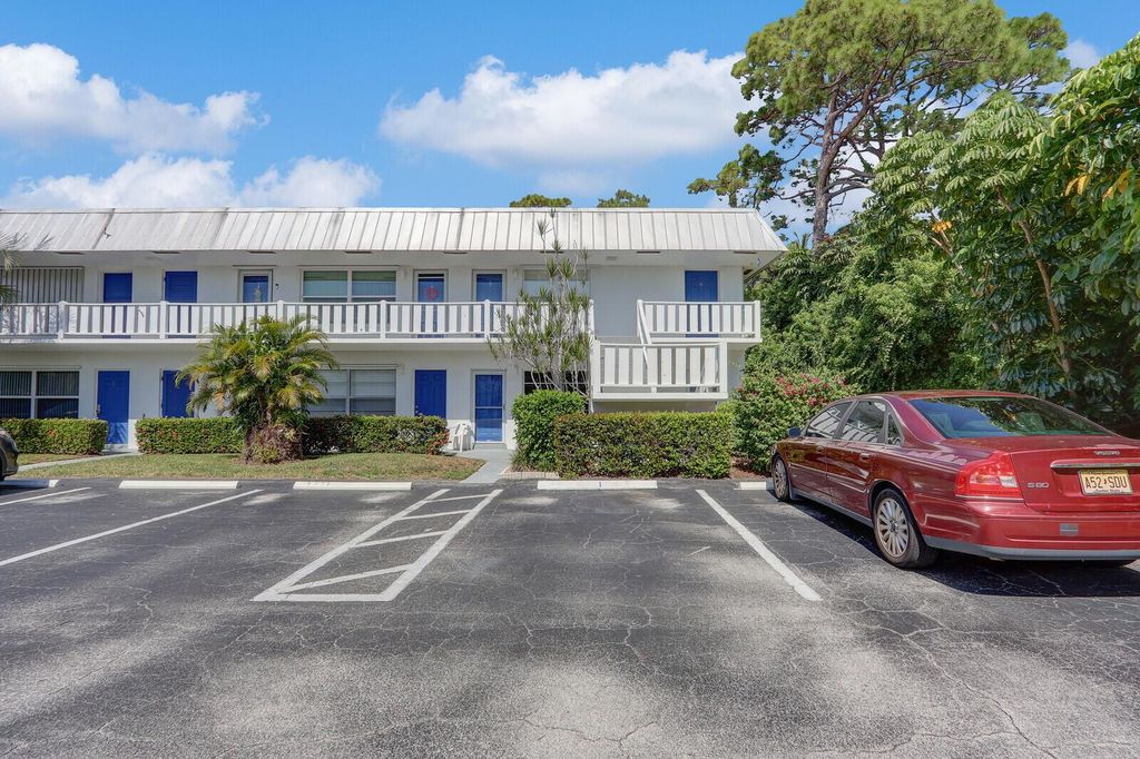 Photo of 2929 SE Ocean Boulevard #E1, Stuart, FL 34996 (MLS # R11121487)