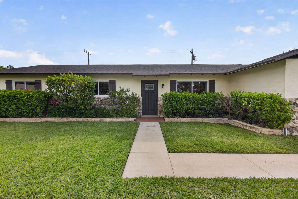 Photo of 9820 Jonquil Circle N, Palm Beach Gardens, FL 33410 (MLS # B26021256)