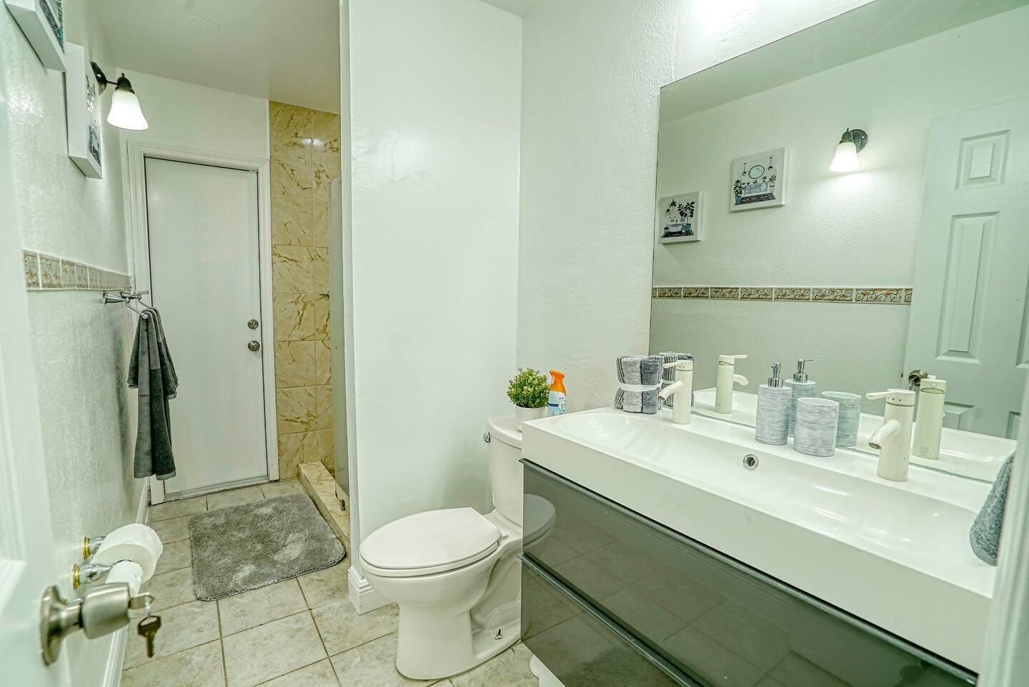 SUNRISE GOLF VILLAGE SEC - Residential Lease