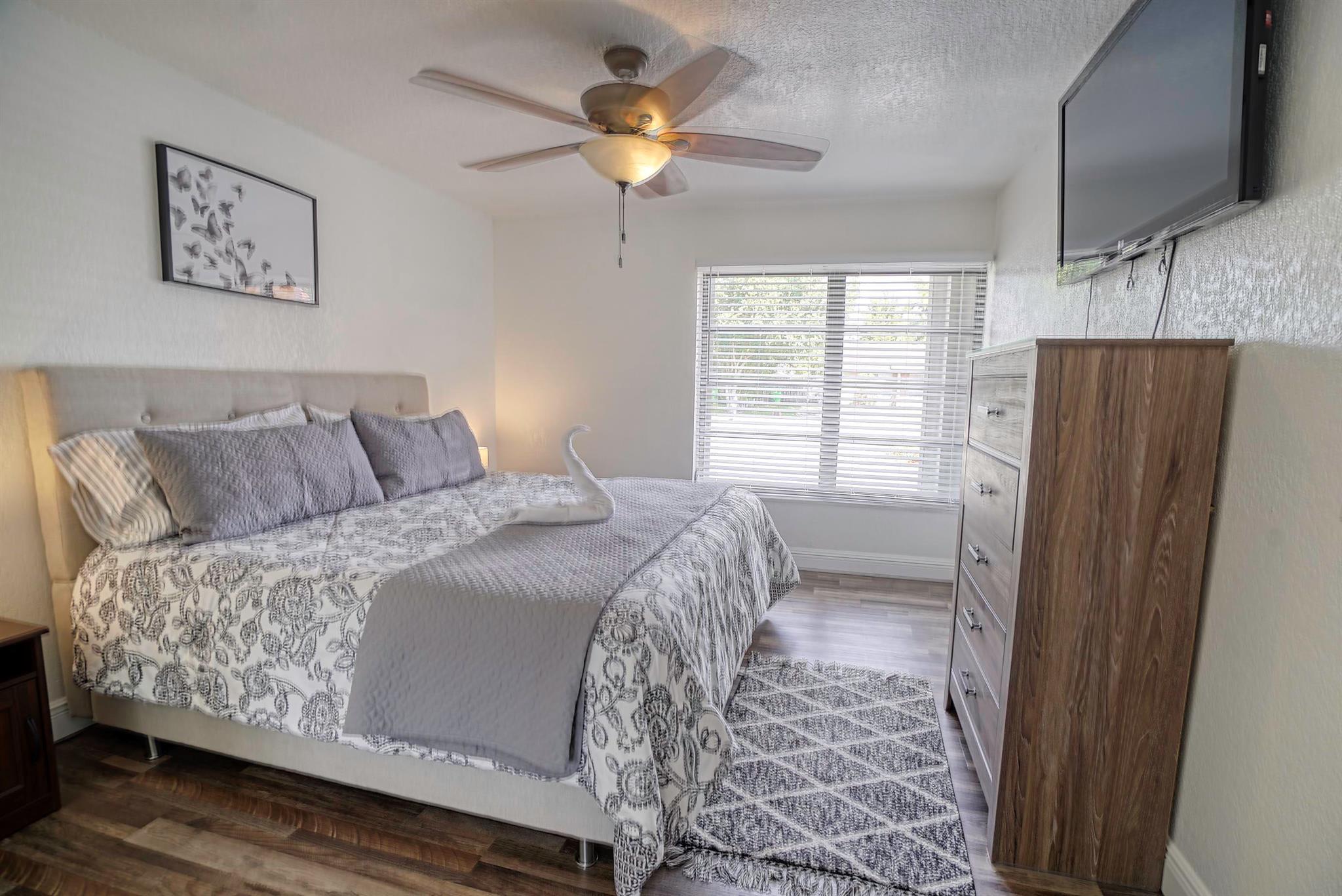 SUNRISE GOLF VILLAGE SEC - Residential Lease