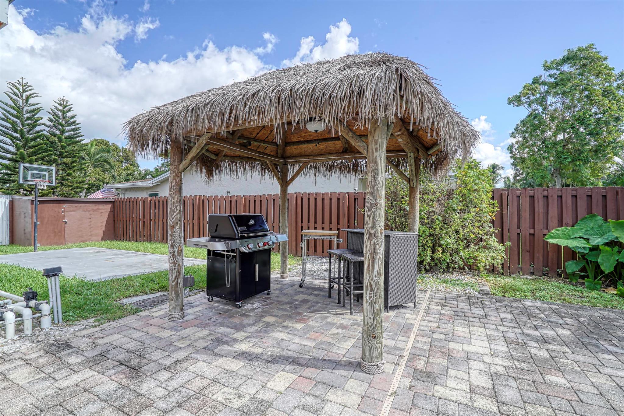 SUNRISE GOLF VILLAGE SEC - Residential Lease