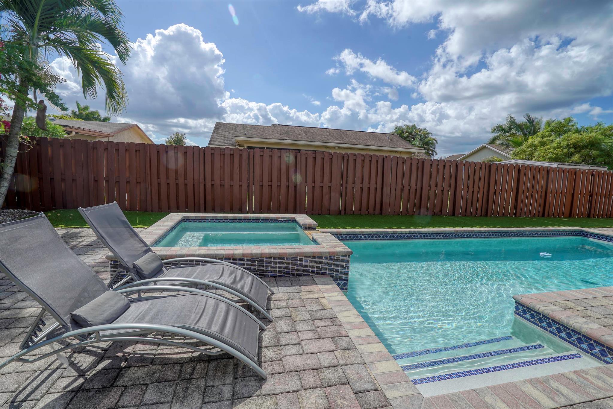SUNRISE GOLF VILLAGE SEC - Residential Lease
