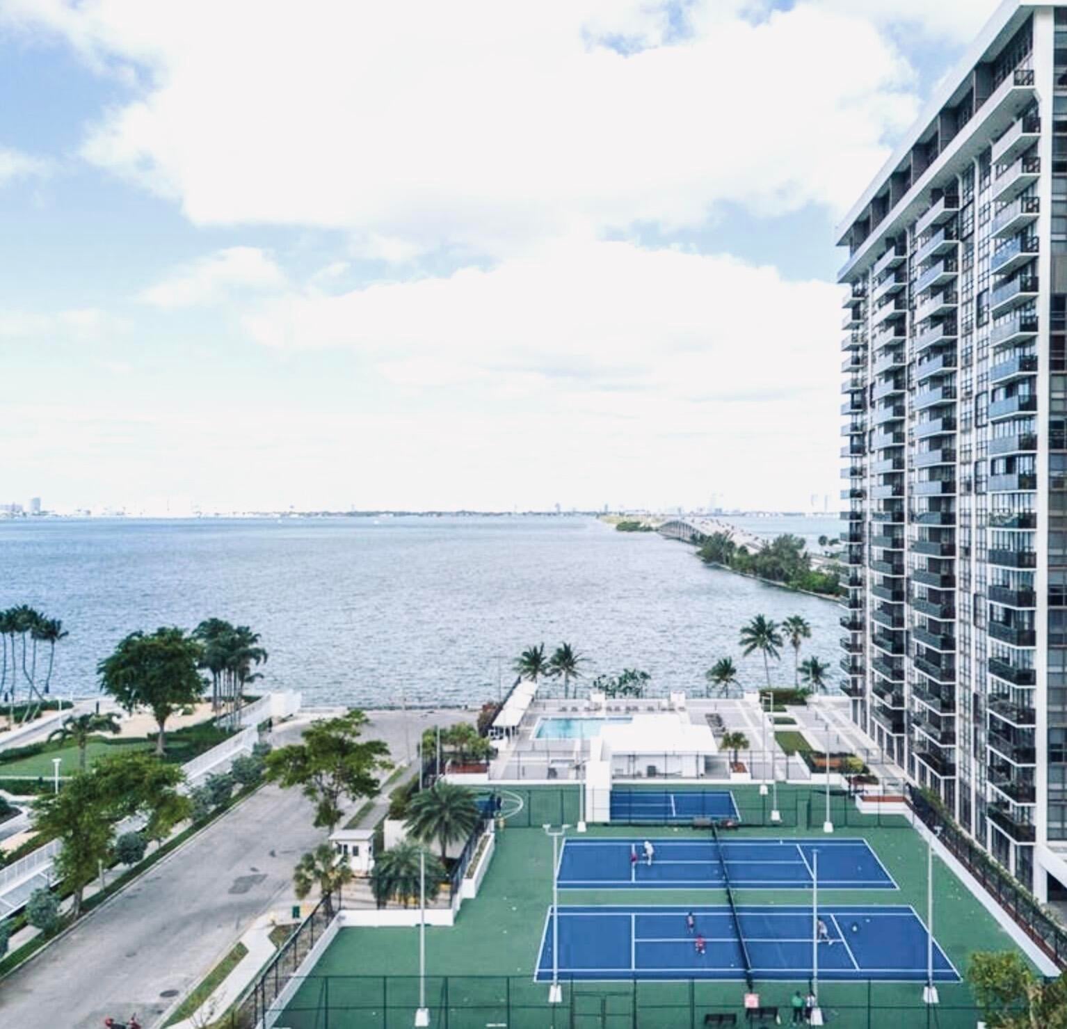 600 NE 36TH Street 1111