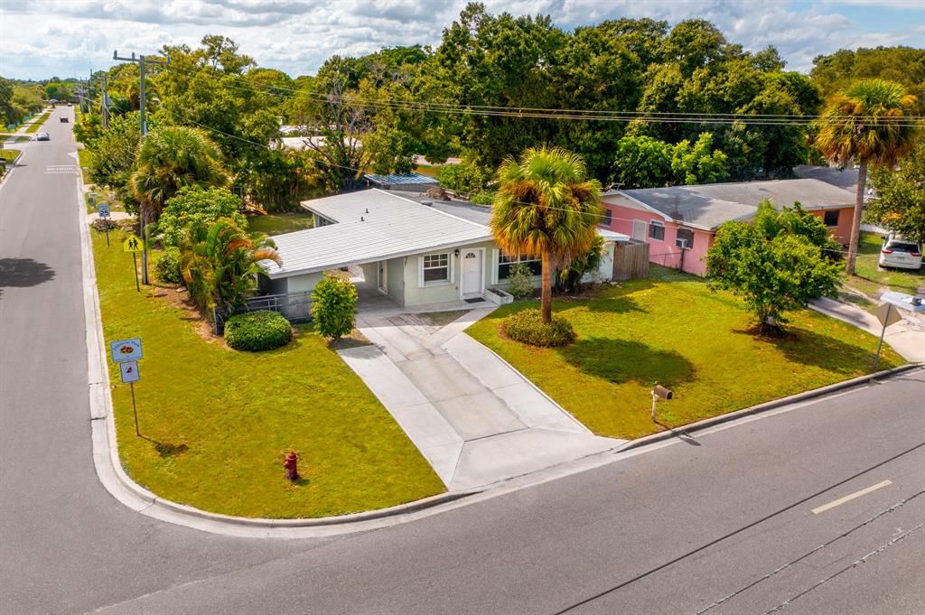 Photo of 1219 S 10th Street St, Fort Pierce, FL 34950 (MLS # R10828879)