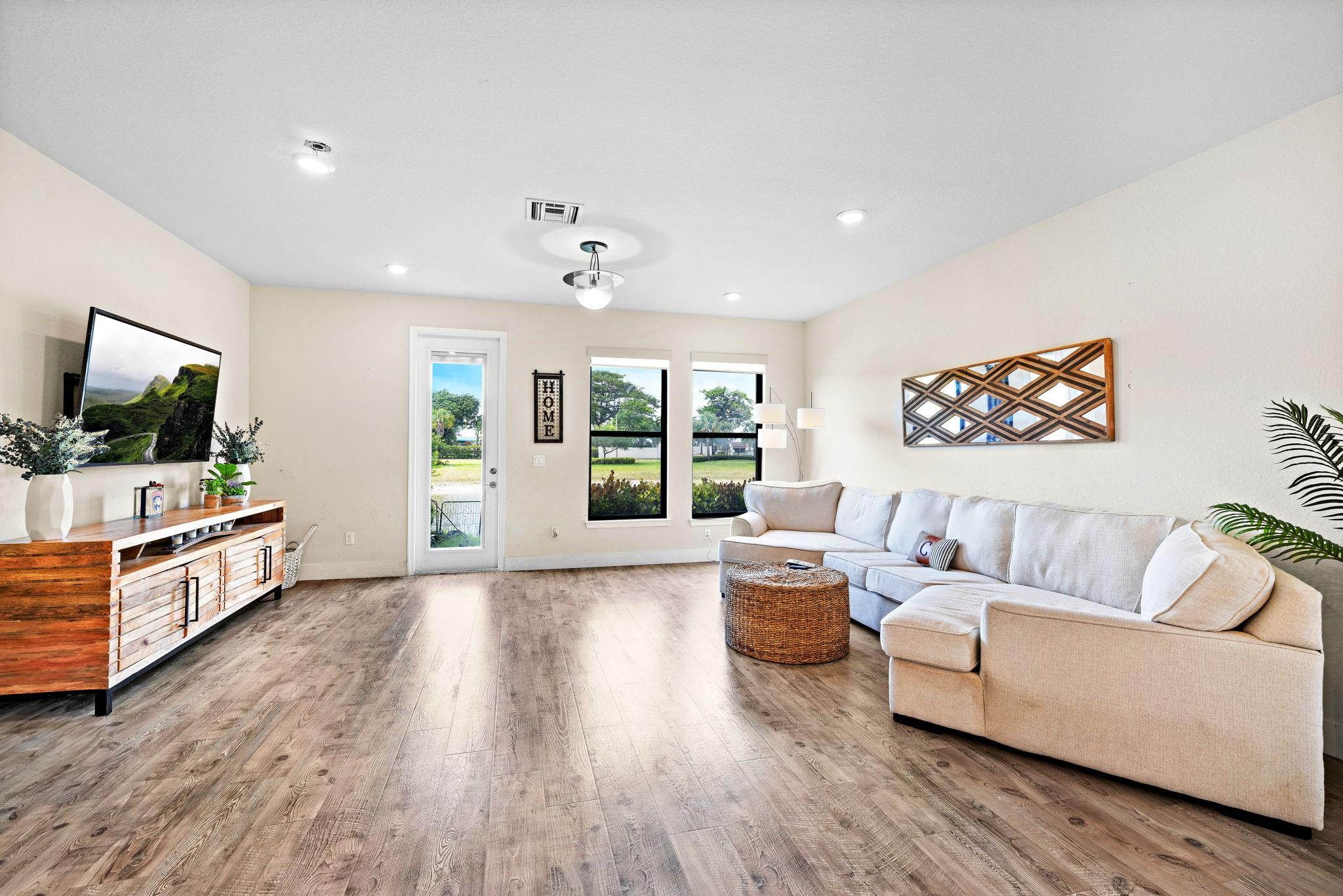 2178 Appleton Cir S