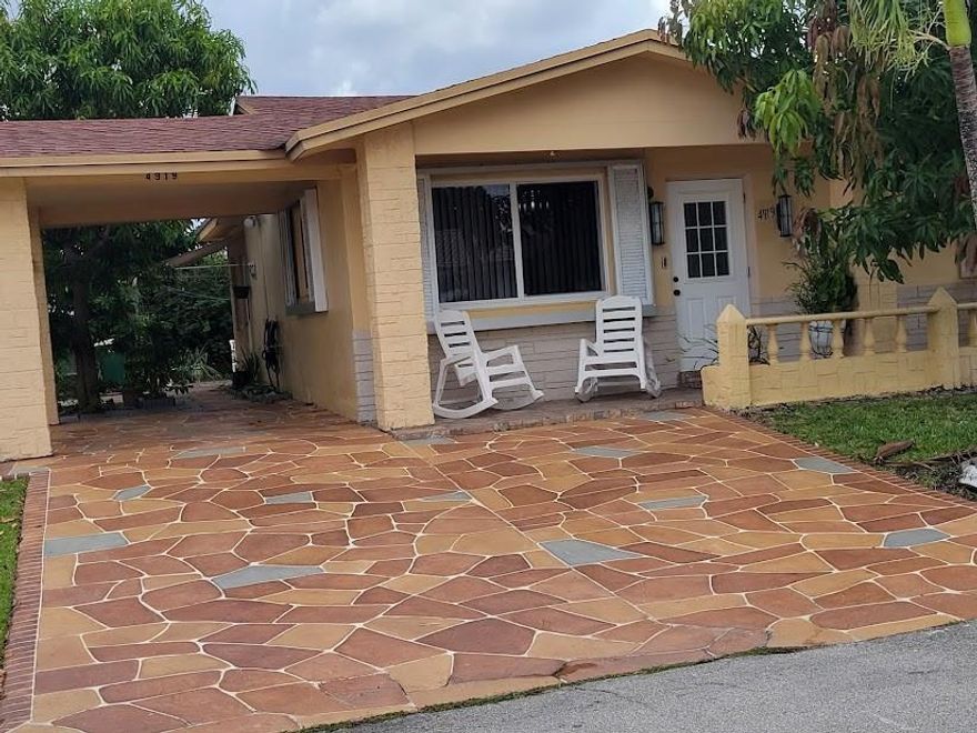 THIS HOME SHOWS TRUE PRIDE OF OWNERSHIP...THIS 2 BEDROOM AND 1 AND 1/2 BATH IS MOVE IN READY...FEATURES INCLUDE NEWER KITCHEN,UPDATED BATHROOMS, BEAUTIFUL PORCELAIN TILE THROUGHOUT.NEW FLAT ROOF,HURRICAN WINDOWS, CARPORT AND MUCH MORE...THIS 55+ COMMINITY AMENITIES INCLUDE A COMMUNITY CLUBHOUSE, A LIBARY, 2 SWIMMING POOLS AND MUCH MORE...LOCATION,LOCATION,LOCATION... CLOSE TO ALL MAJOR HIGHWAYS AND SHOPPING. ... THANKS FOR SHOWING