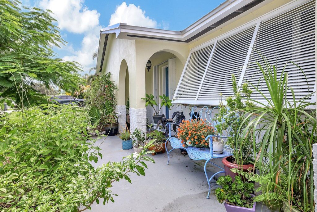 Photo of 2004 SE Lafayette Street, Stuart, FL 34997 (MLS # R11013364)