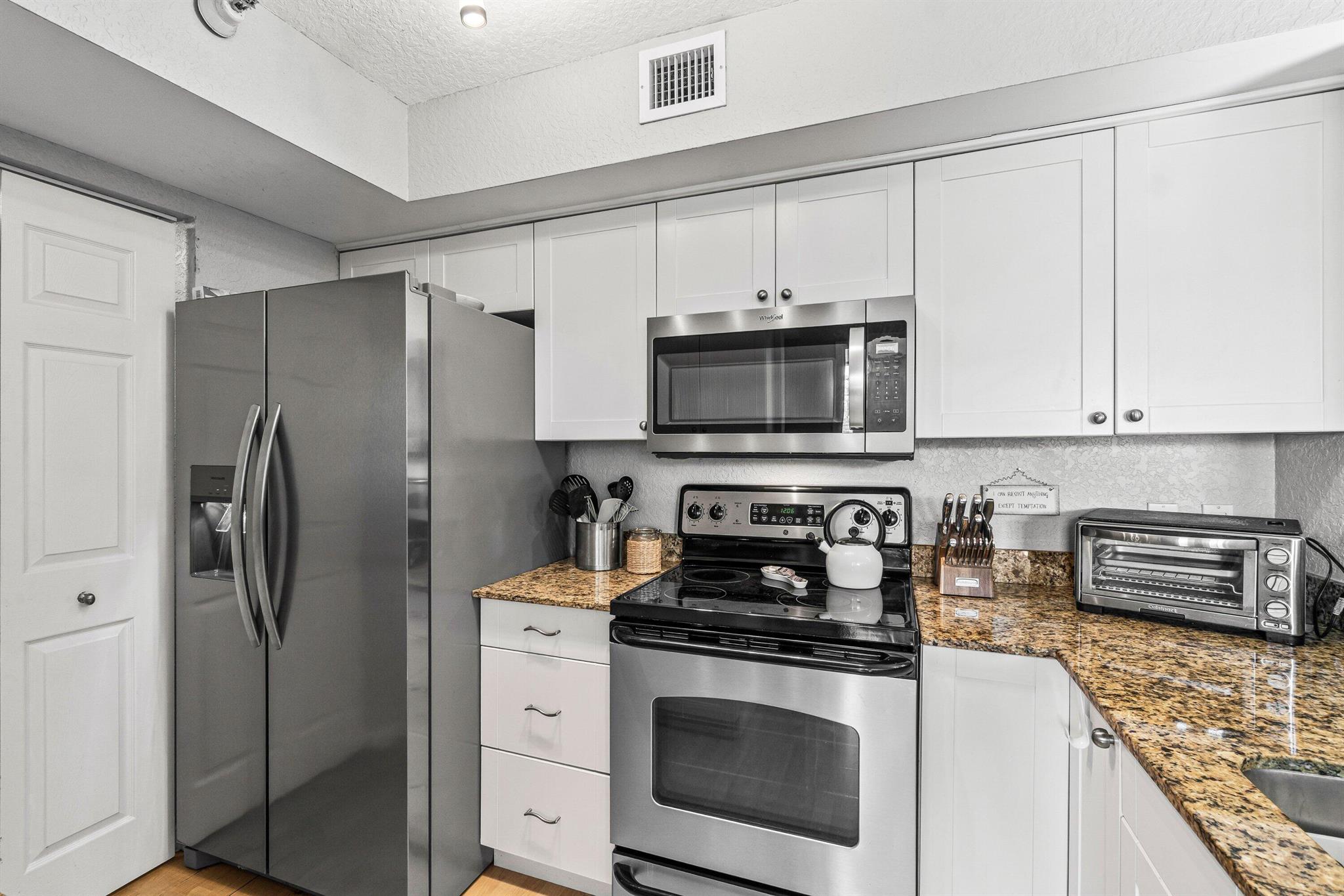 YACHT CLUB ON THE INTRACO - Residential Lease