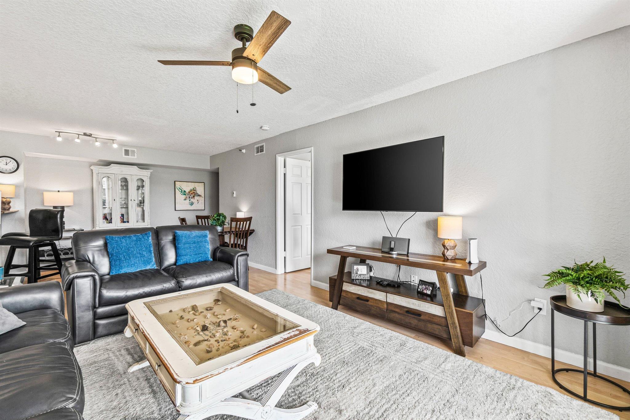 YACHT CLUB ON THE INTRACO - Residential Lease