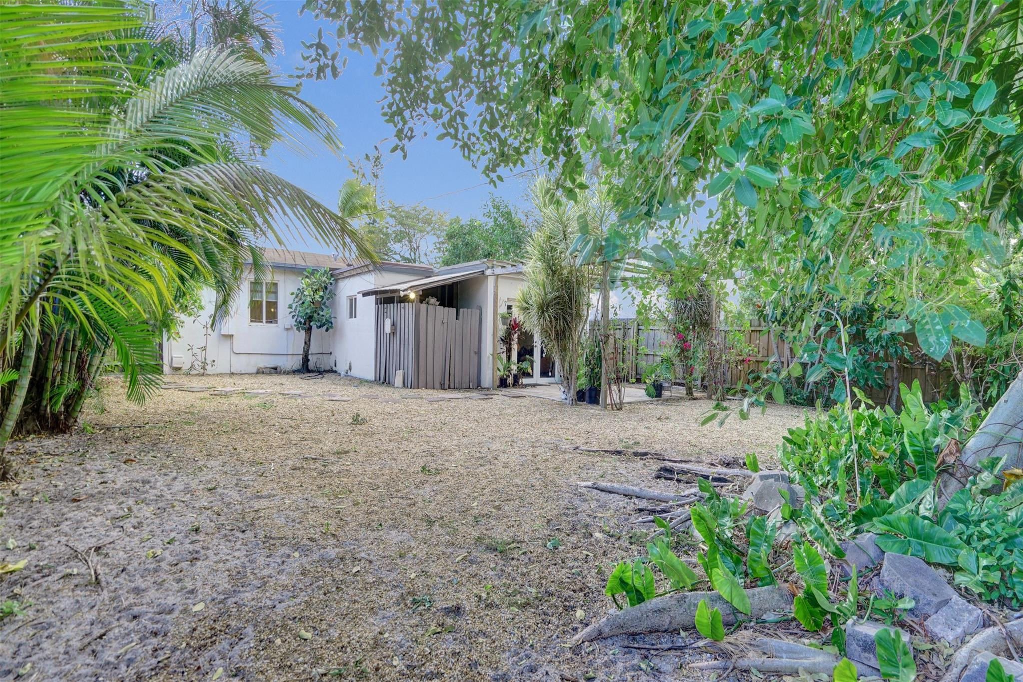 Hollywood Park 4-19 B - Residential Lease