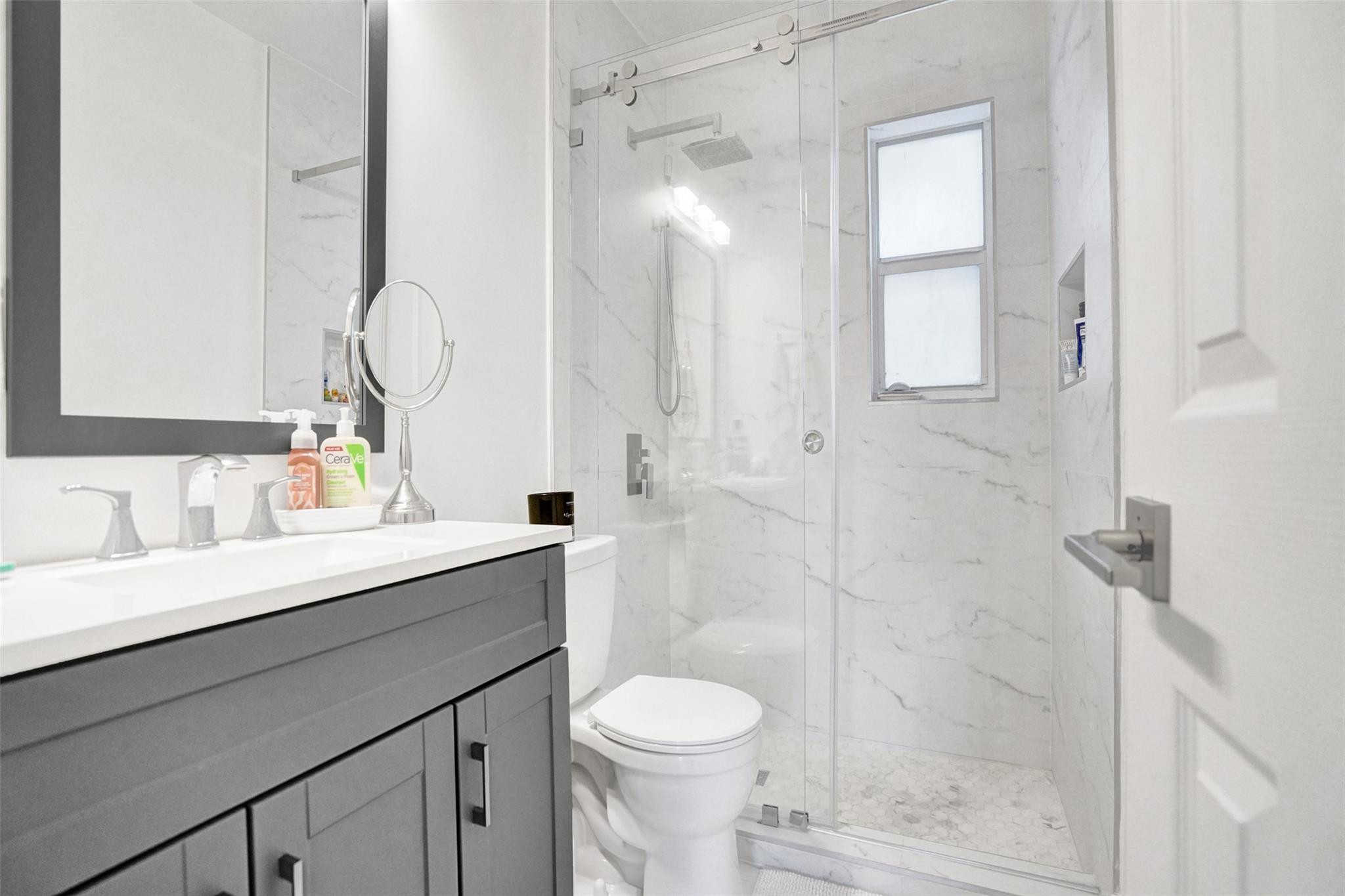 Hollywood Park 4-19 B - Residential Lease