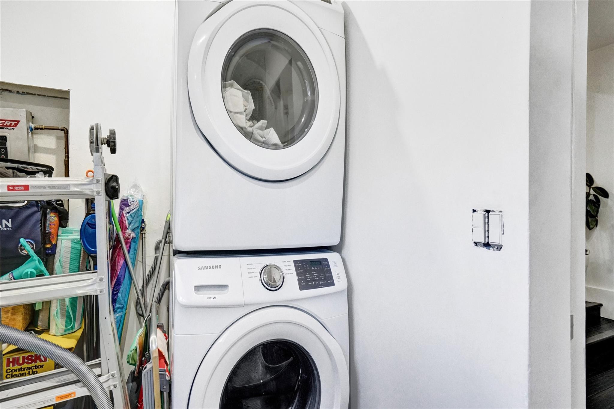 Hollywood Park 4-19 B - Residential Lease