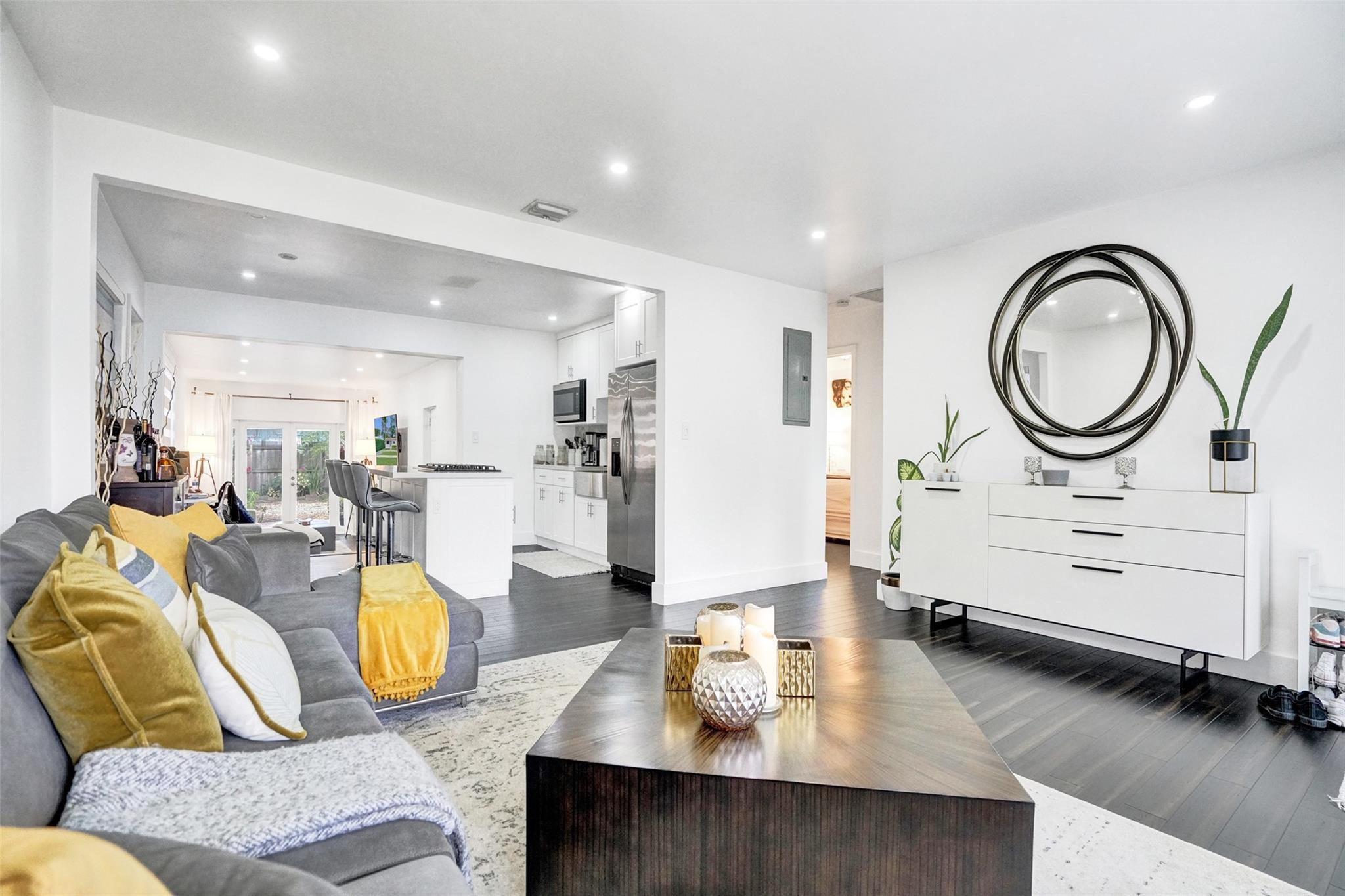 Hollywood Park 4-19 B - Residential Lease