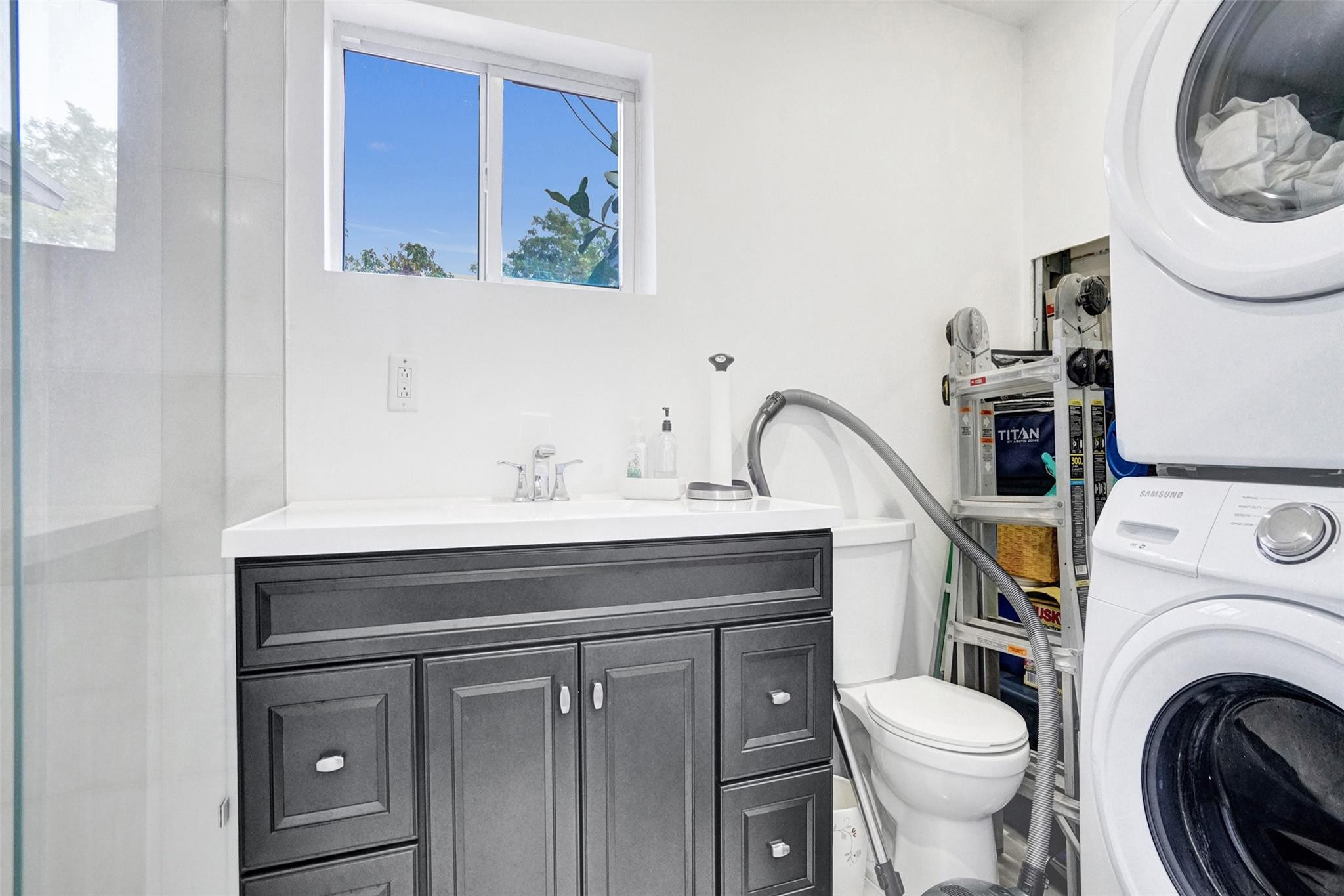 Hollywood Park 4-19 B - Residential Lease