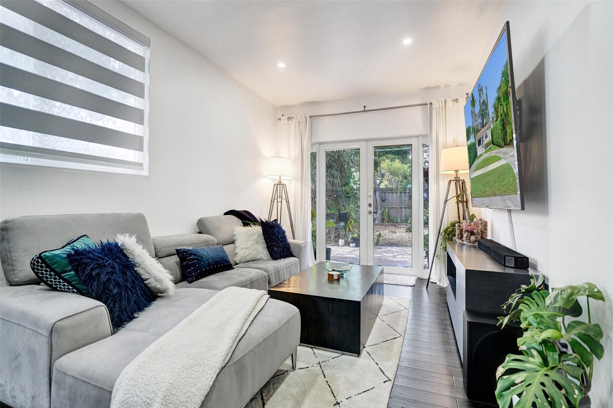 Hollywood Park 4-19 B - Residential Lease