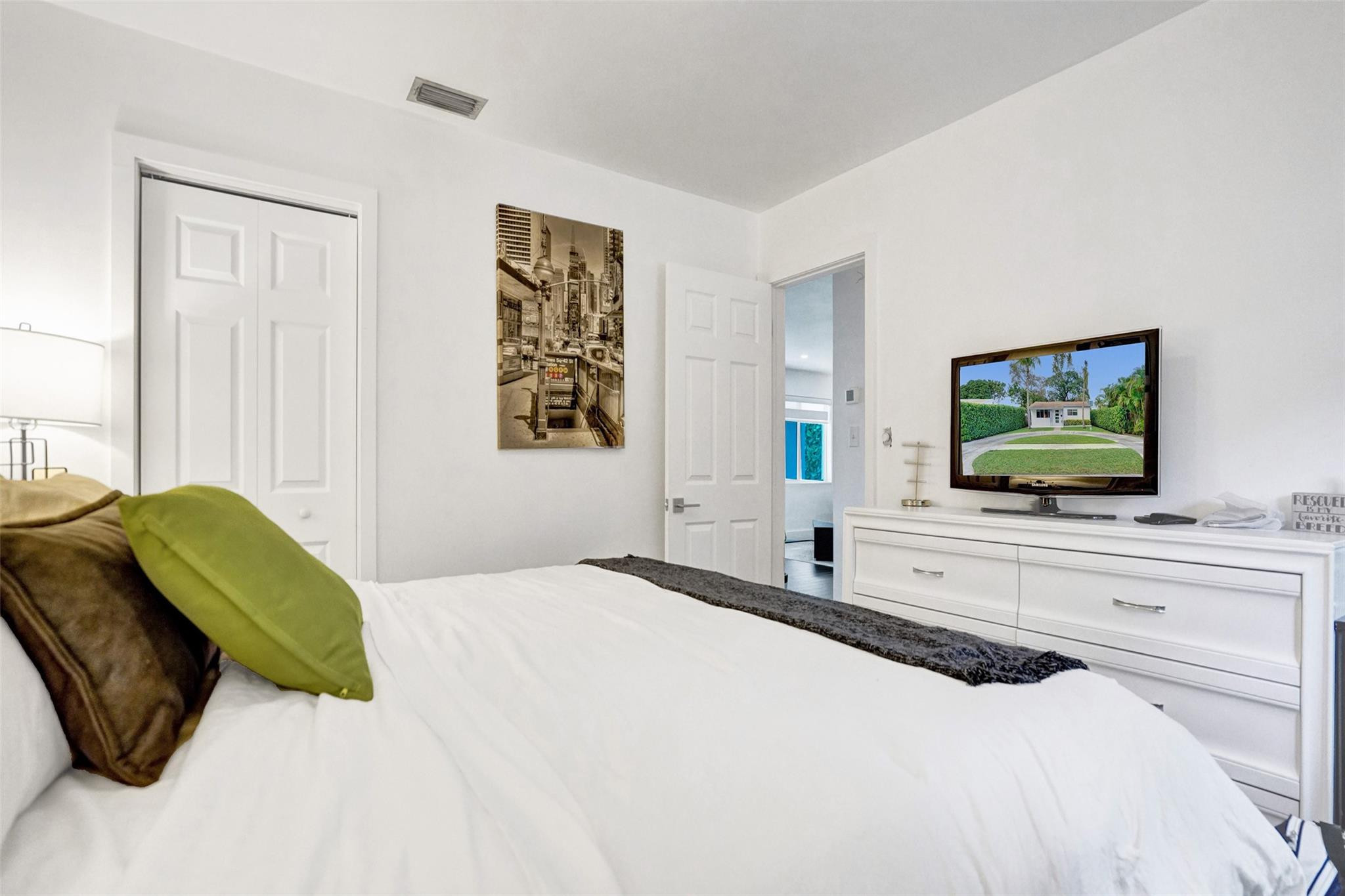 Hollywood Park 4-19 B - Residential Lease