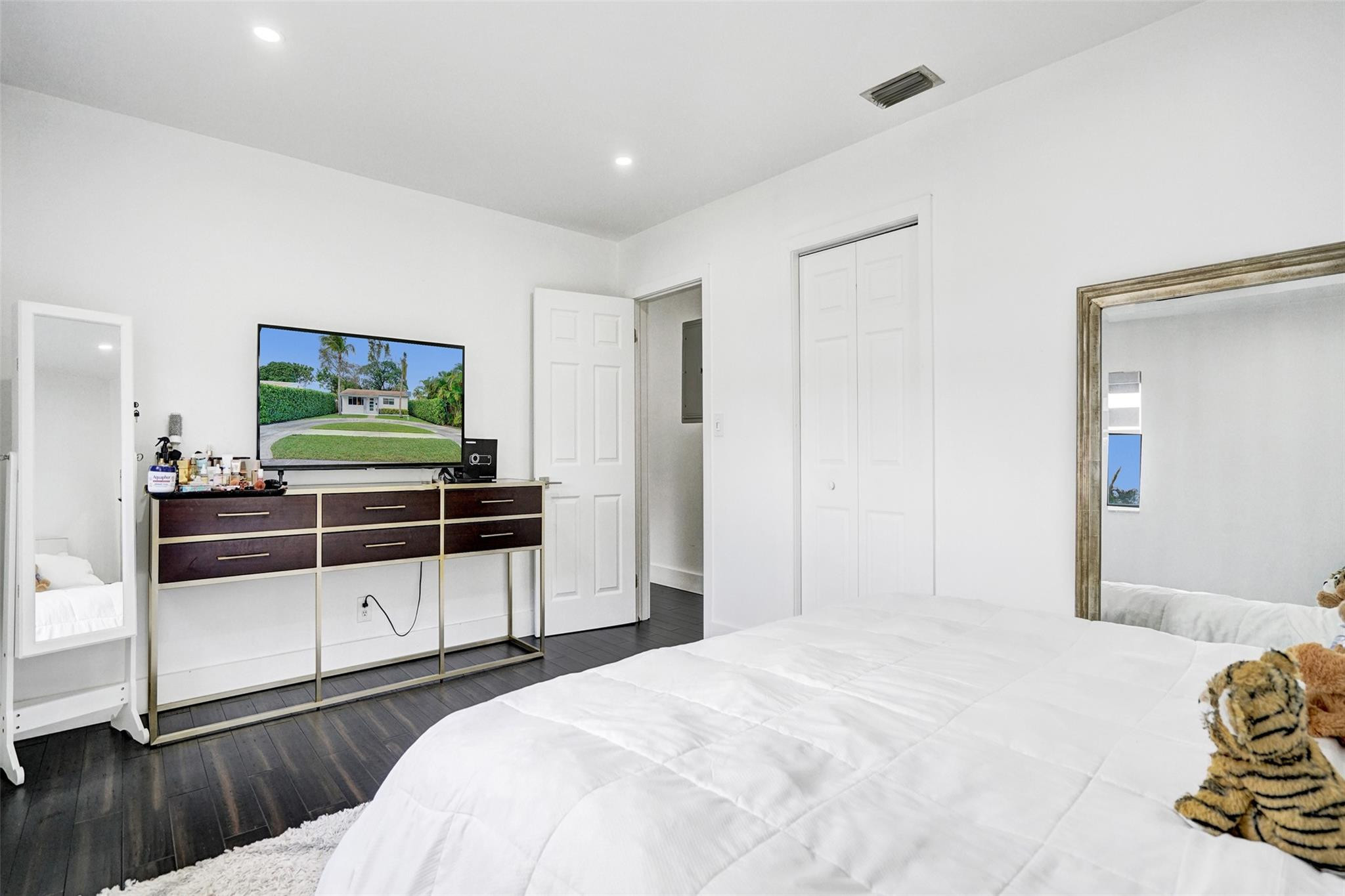 Hollywood Park 4-19 B - Residential Lease