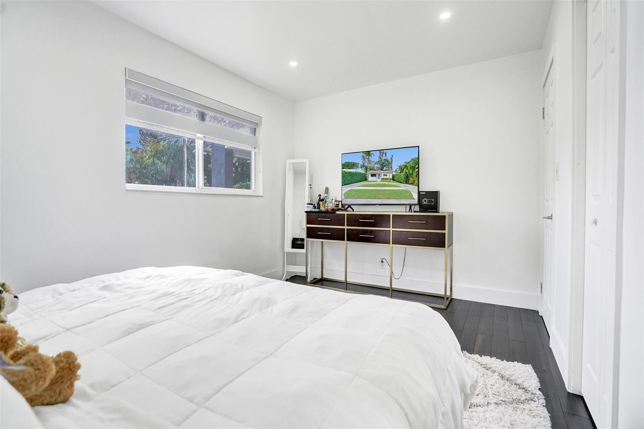 Hollywood Park 4-19 B - Residential Lease