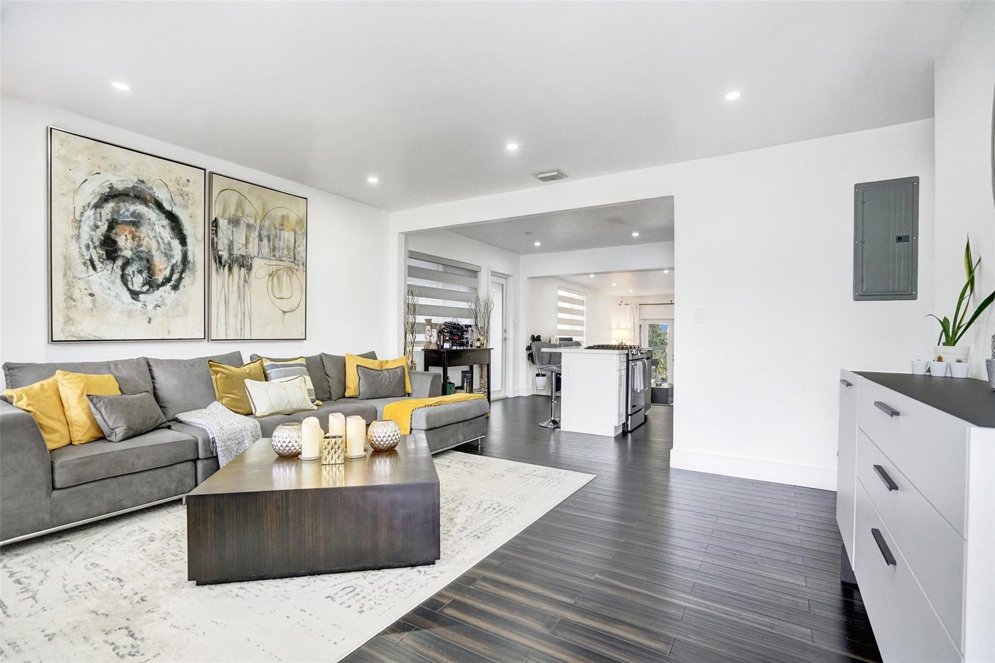 Hollywood Park 4-19 B - Residential Lease