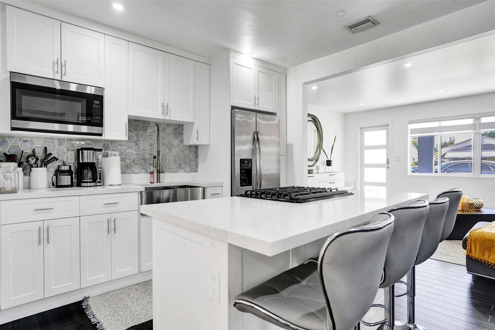 Hollywood Park 4-19 B - Residential Lease