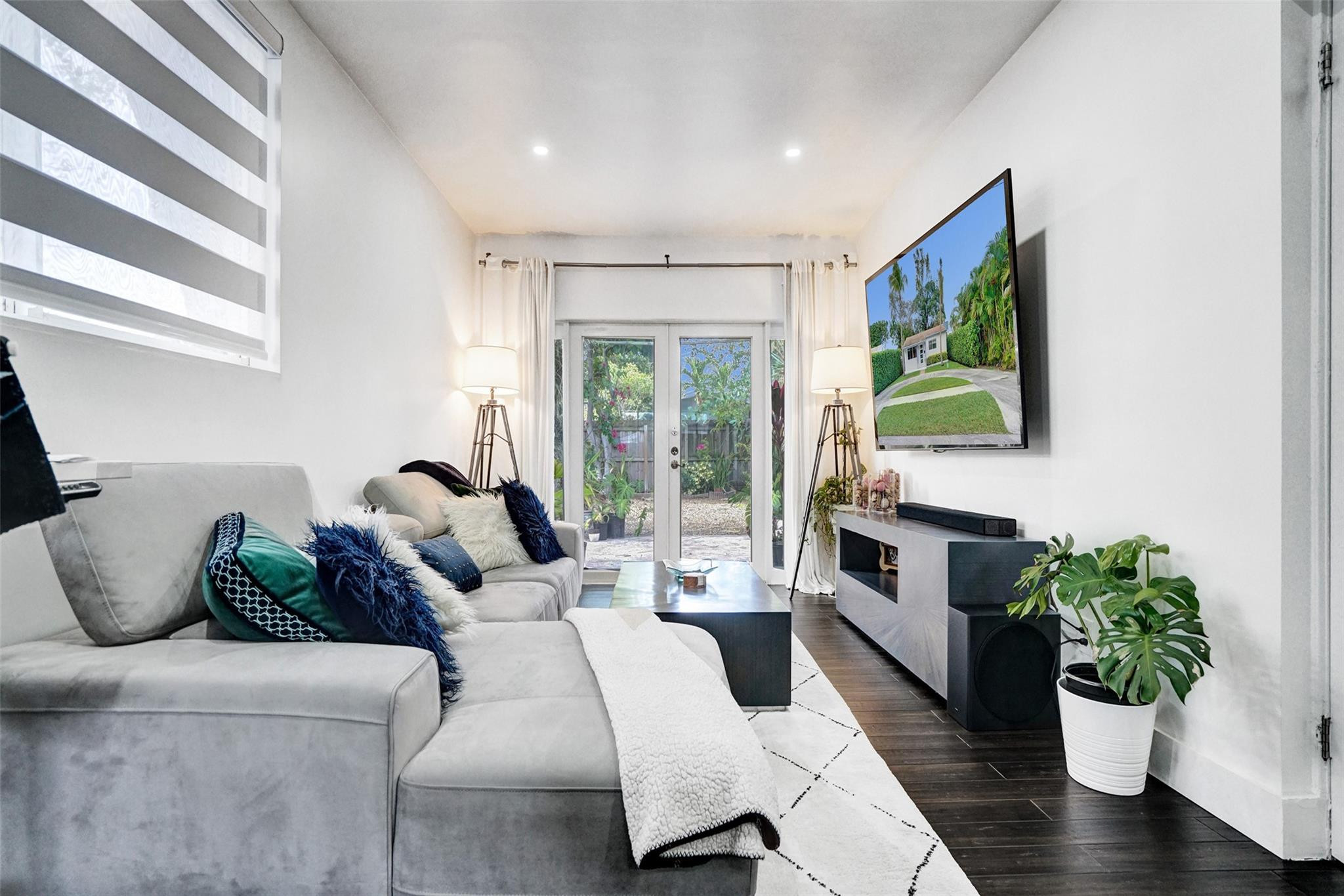 Hollywood Park 4-19 B - Residential Lease