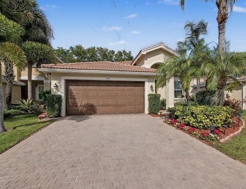Photo of 7641 Jewelwood Drive, Boynton Beach, FL 33437 (MLS # R11164009)