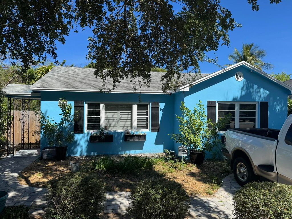 Photo of 920 N L Street #2, Lake Worth Beach, FL 33460 (MLS # B26019002)