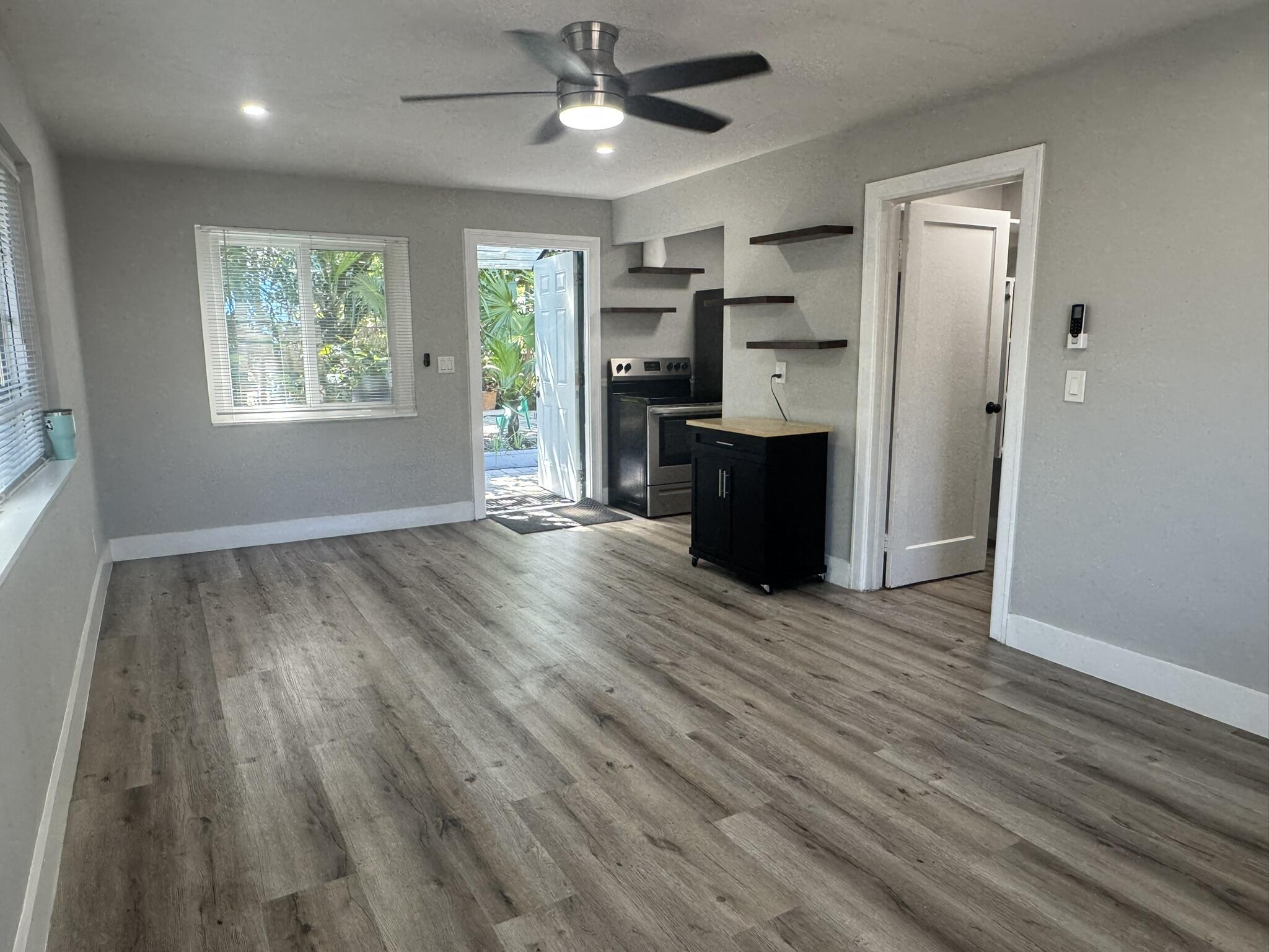 LAKE WORTH TOWN OF - Residential Lease